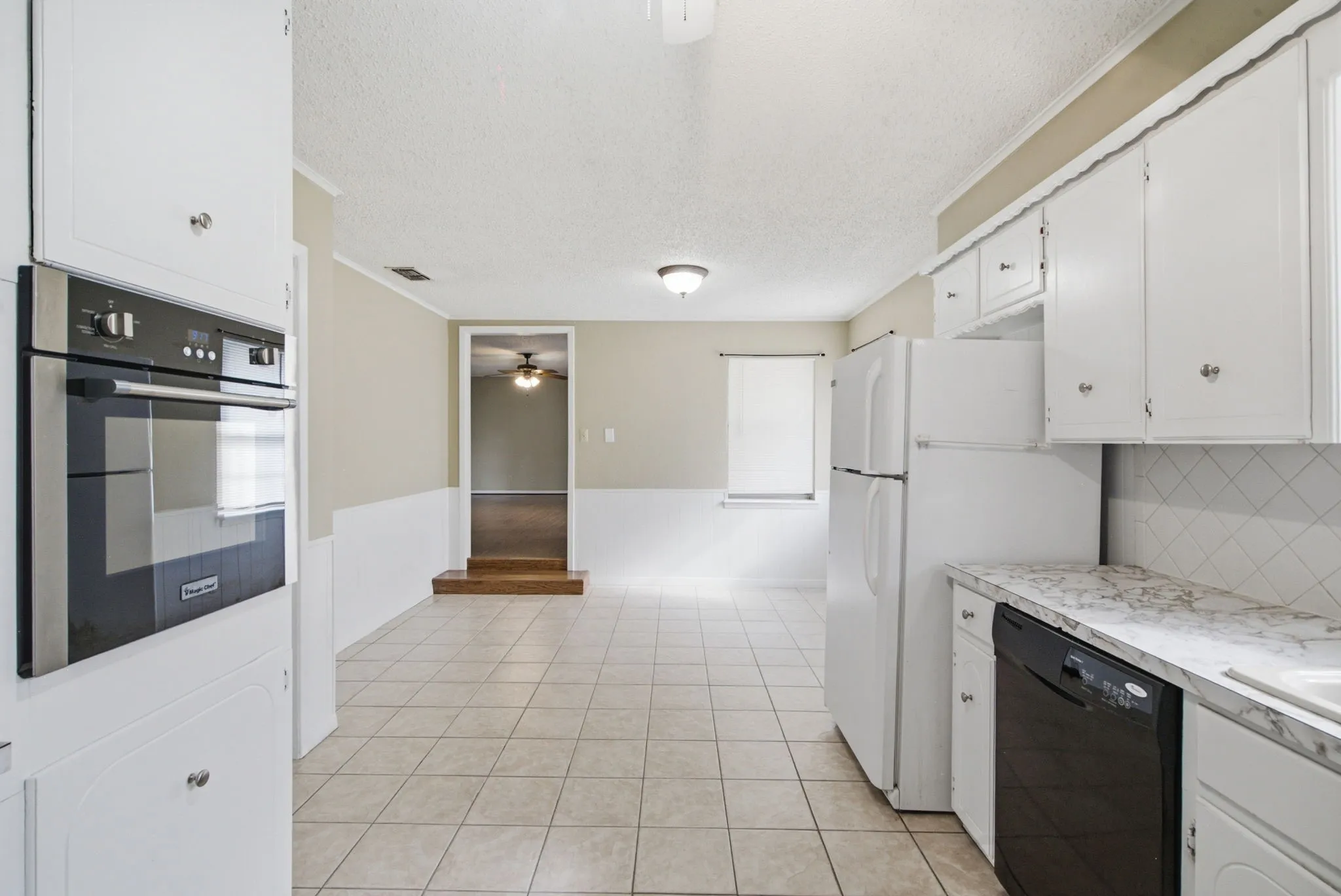 Single Family Residence For Sale in Erath County , 1109 N Lillian Street, Stephenville, Texas 76401, 3 Bedroom, 2 Bathroom, 2 Garage spaces, 1,819 Sqft, built in 1973, mls#21318330, Real Estate Agent in Stephenville, Homes For Sale in Erath county, Homes For Sale in Stephenville, Realtor in Stephenville Texas, Real Estate Brokerage Independent Realty Texas, Luminita Cordes Realtor
