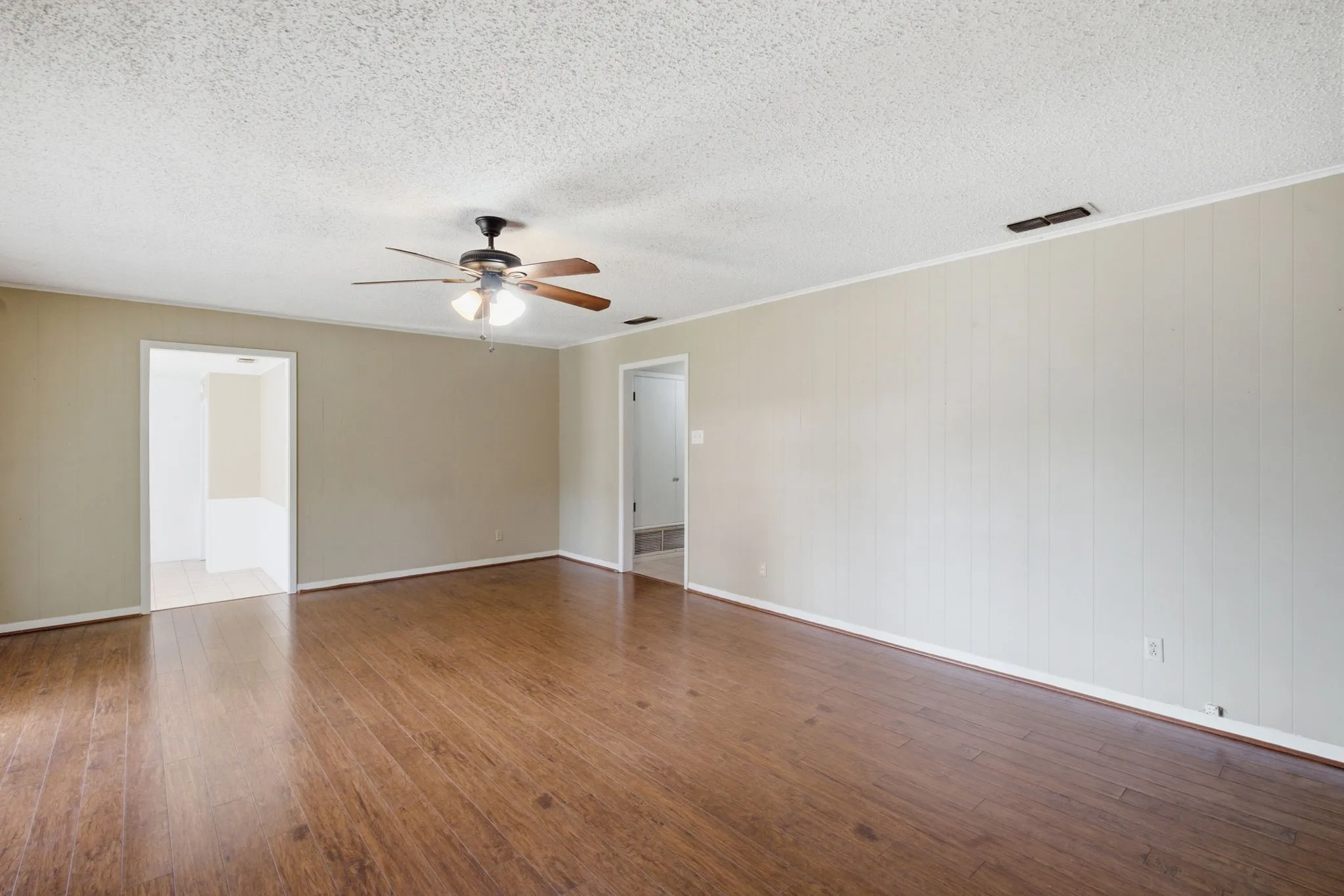 Single Family Residence For Sale in Erath County , 1109 N Lillian Street, Stephenville, Texas 76401, 3 Bedroom, 2 Bathroom, 2 Garage spaces, 1,819 Sqft, built in 1973, mls#21318330, Real Estate Agent in Stephenville, Homes For Sale in Erath county, Homes For Sale in Stephenville, Realtor in Stephenville Texas, Real Estate Brokerage Independent Realty Texas, Luminita Cordes Realtor