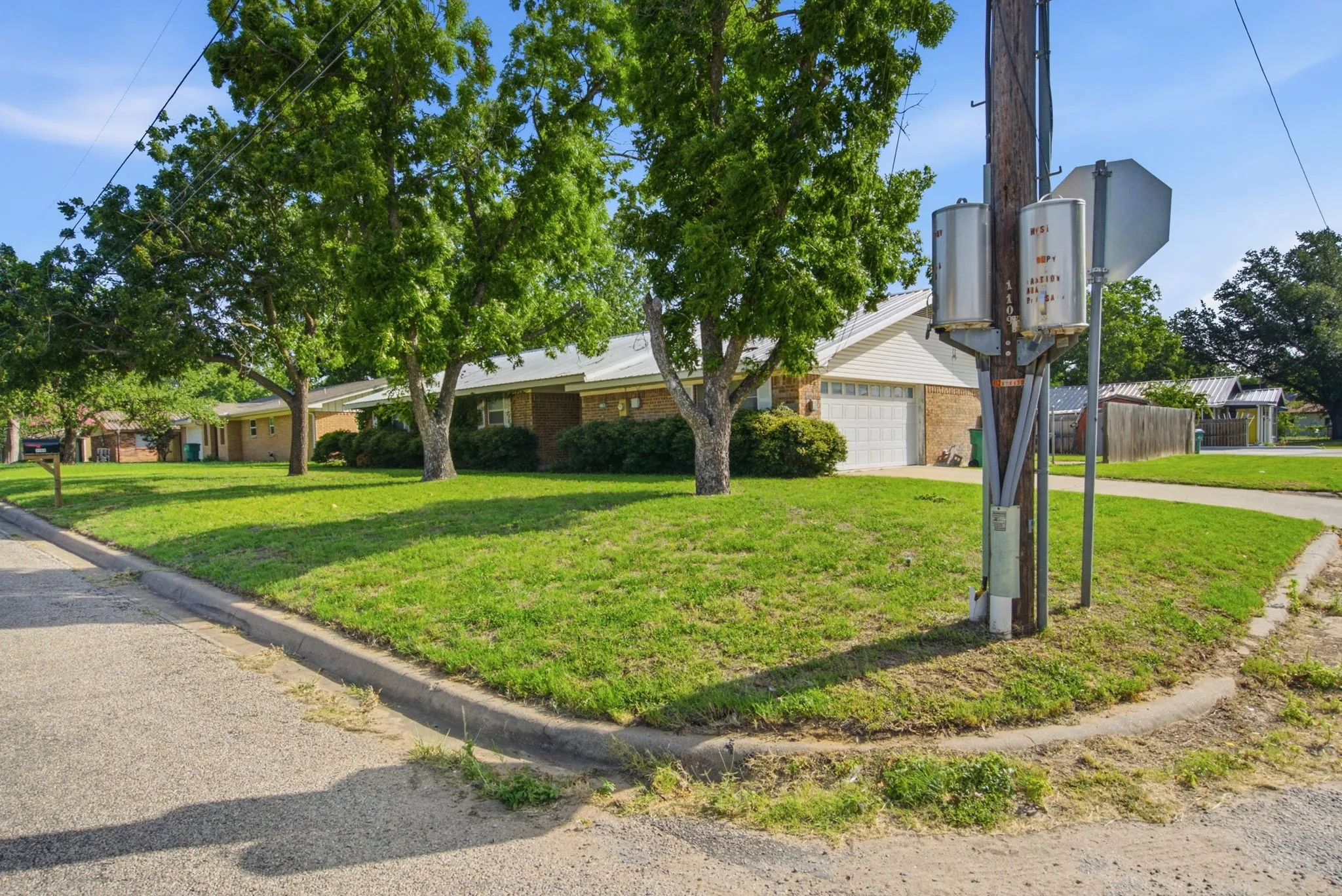 Single Family Residence For Sale in Erath County , 1109 N Lillian Street, Stephenville, Texas 76401, 3 Bedroom, 2 Bathroom, 2 Garage spaces, 1,819 Sqft, built in 1973, mls#21318330, Real Estate Agent in Stephenville, Homes For Sale in Erath county, Homes For Sale in Stephenville, Realtor in Stephenville Texas, Real Estate Brokerage Independent Realty Texas, Luminita Cordes Realtor