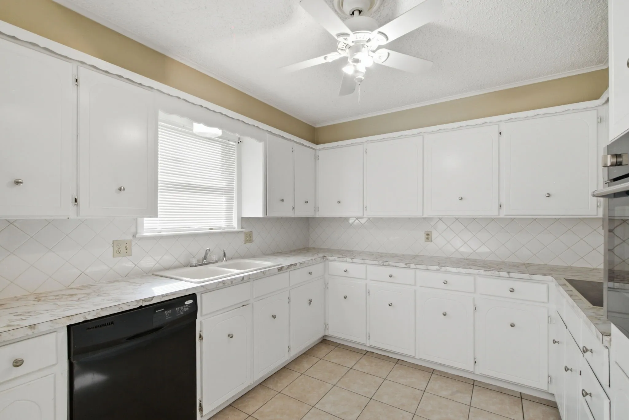 Single Family Residence For Sale in Erath County , 1109 N Lillian Street, Stephenville, Texas 76401, 3 Bedroom, 2 Bathroom, 2 Garage spaces, 1,819 Sqft, built in 1973, mls#21318330, Real Estate Agent in Stephenville, Homes For Sale in Erath county, Homes For Sale in Stephenville, Realtor in Stephenville Texas, Real Estate Brokerage Independent Realty Texas, Luminita Cordes Realtor