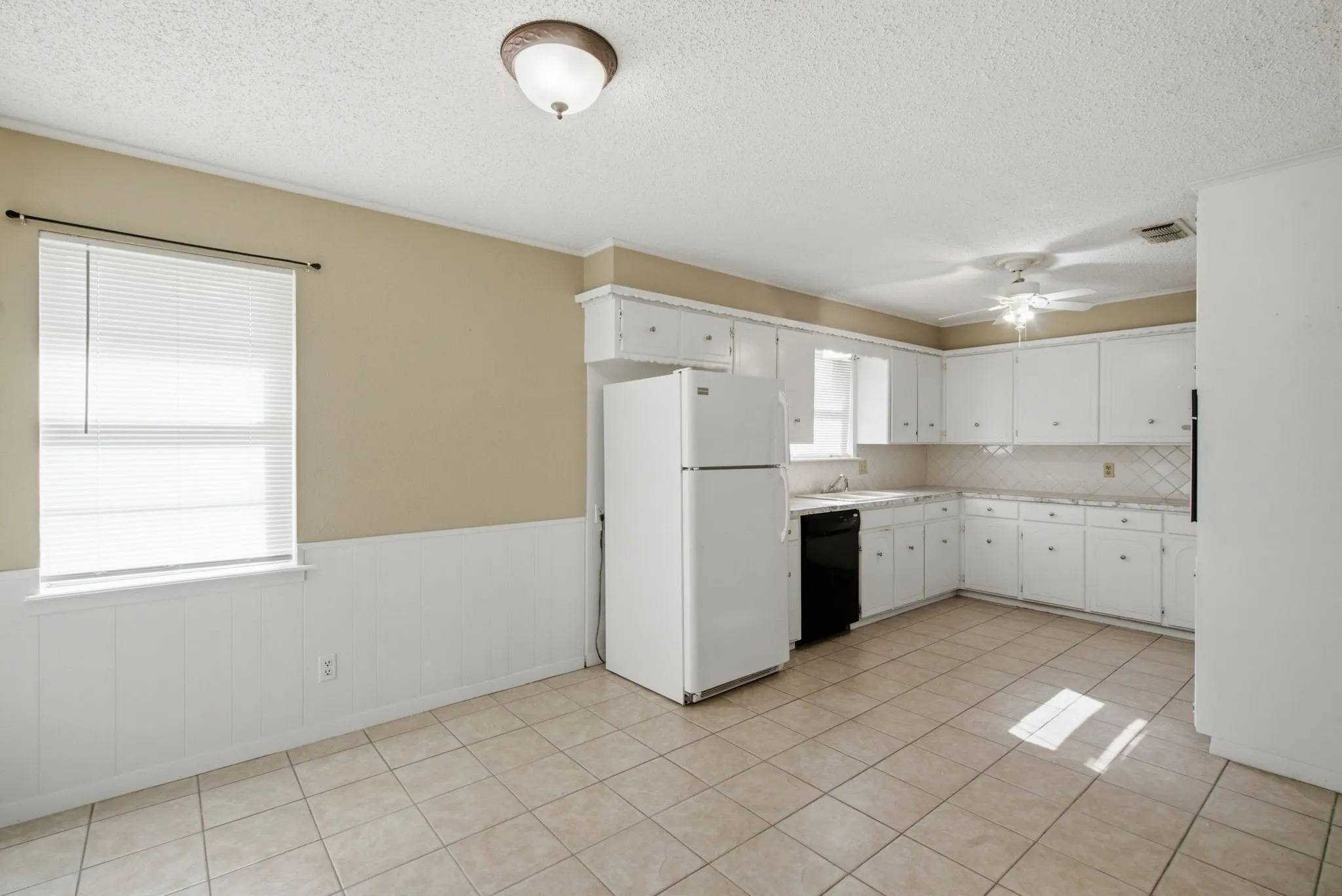 Single Family Residence For Sale in Erath County , 1109 N Lillian Street, Stephenville, Texas 76401, 3 Bedroom, 2 Bathroom, 2 Garage spaces, 1,819 Sqft, built in 1973, mls#21318330, Real Estate Agent in Stephenville, Homes For Sale in Erath county, Homes For Sale in Stephenville, Realtor in Stephenville Texas, Real Estate Brokerage Independent Realty Texas, Luminita Cordes Realtor