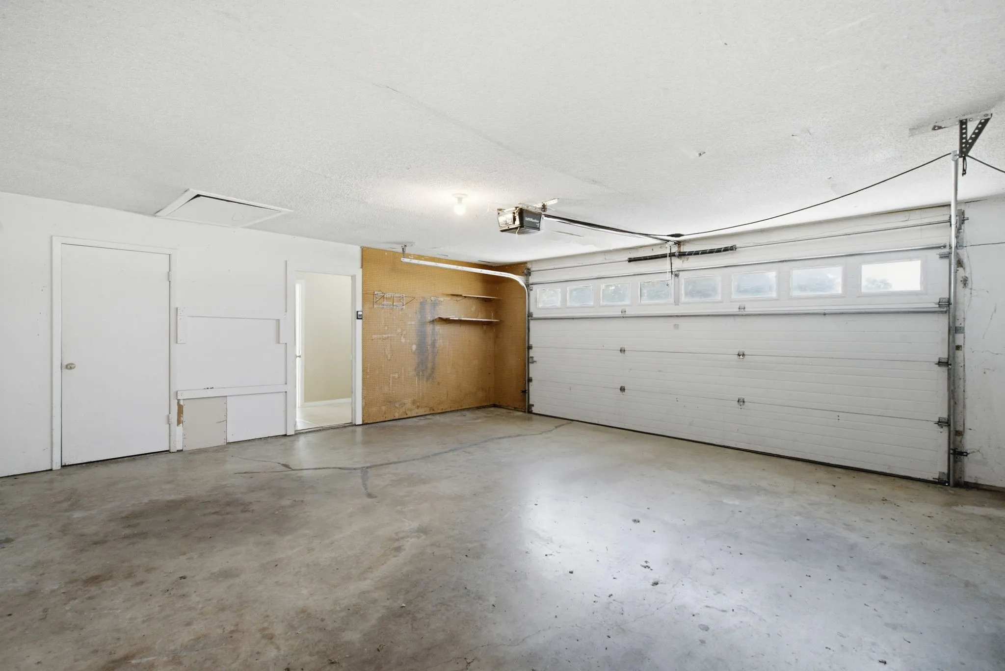 Single Family Residence For Sale in Erath County , 1109 N Lillian Street, Stephenville, Texas 76401, 3 Bedroom, 2 Bathroom, 2 Garage spaces, 1,819 Sqft, built in 1973, mls#21318330, Real Estate Agent in Stephenville, Homes For Sale in Erath county, Homes For Sale in Stephenville, Realtor in Stephenville Texas, Real Estate Brokerage Independent Realty Texas, Luminita Cordes Realtor