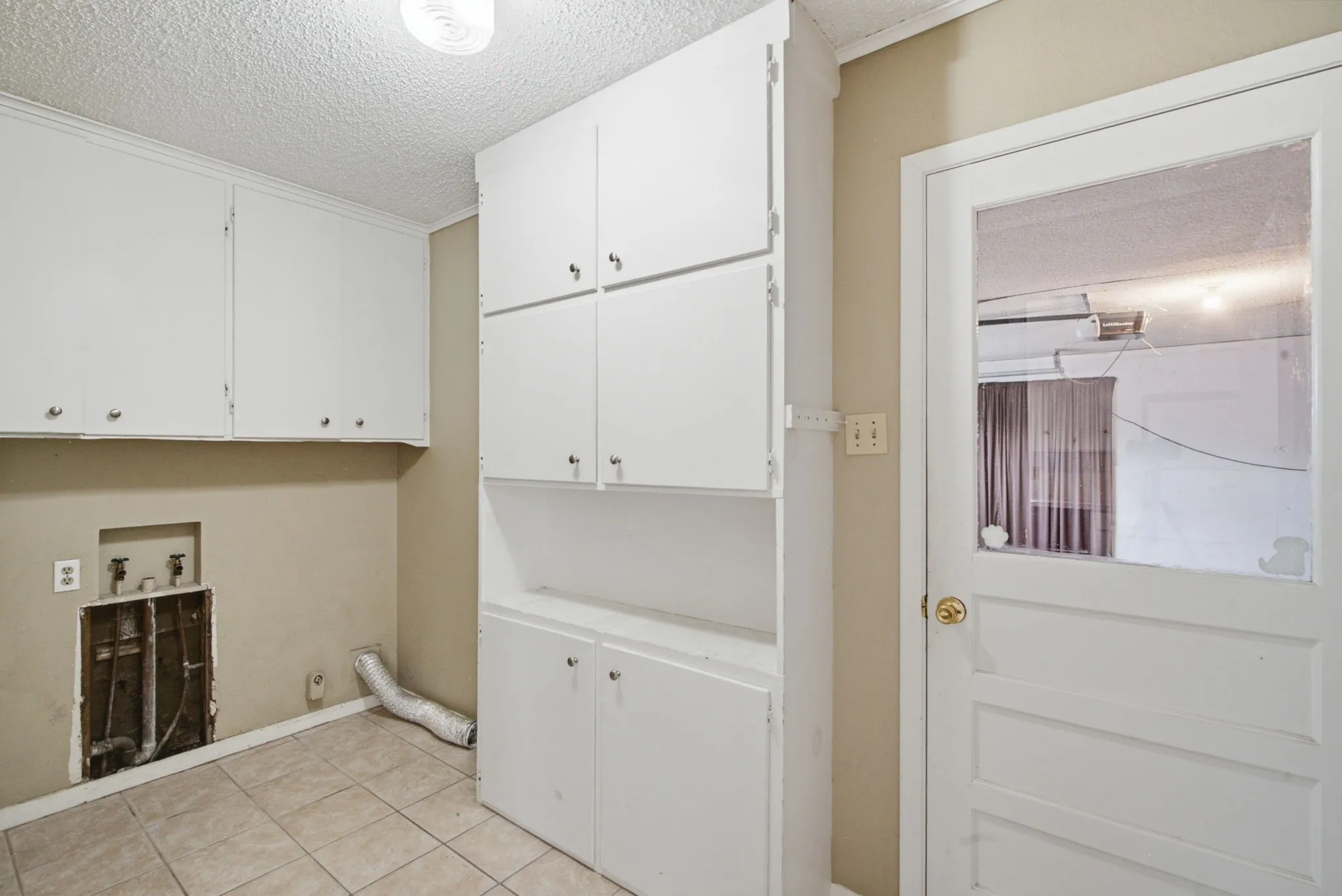 Single Family Residence For Sale in Erath County , 1109 N Lillian Street, Stephenville, Texas 76401, 3 Bedroom, 2 Bathroom, 2 Garage spaces, 1,819 Sqft, built in 1973, mls#21318330, Real Estate Agent in Stephenville, Homes For Sale in Erath county, Homes For Sale in Stephenville, Realtor in Stephenville Texas, Real Estate Brokerage Independent Realty Texas, Luminita Cordes Realtor