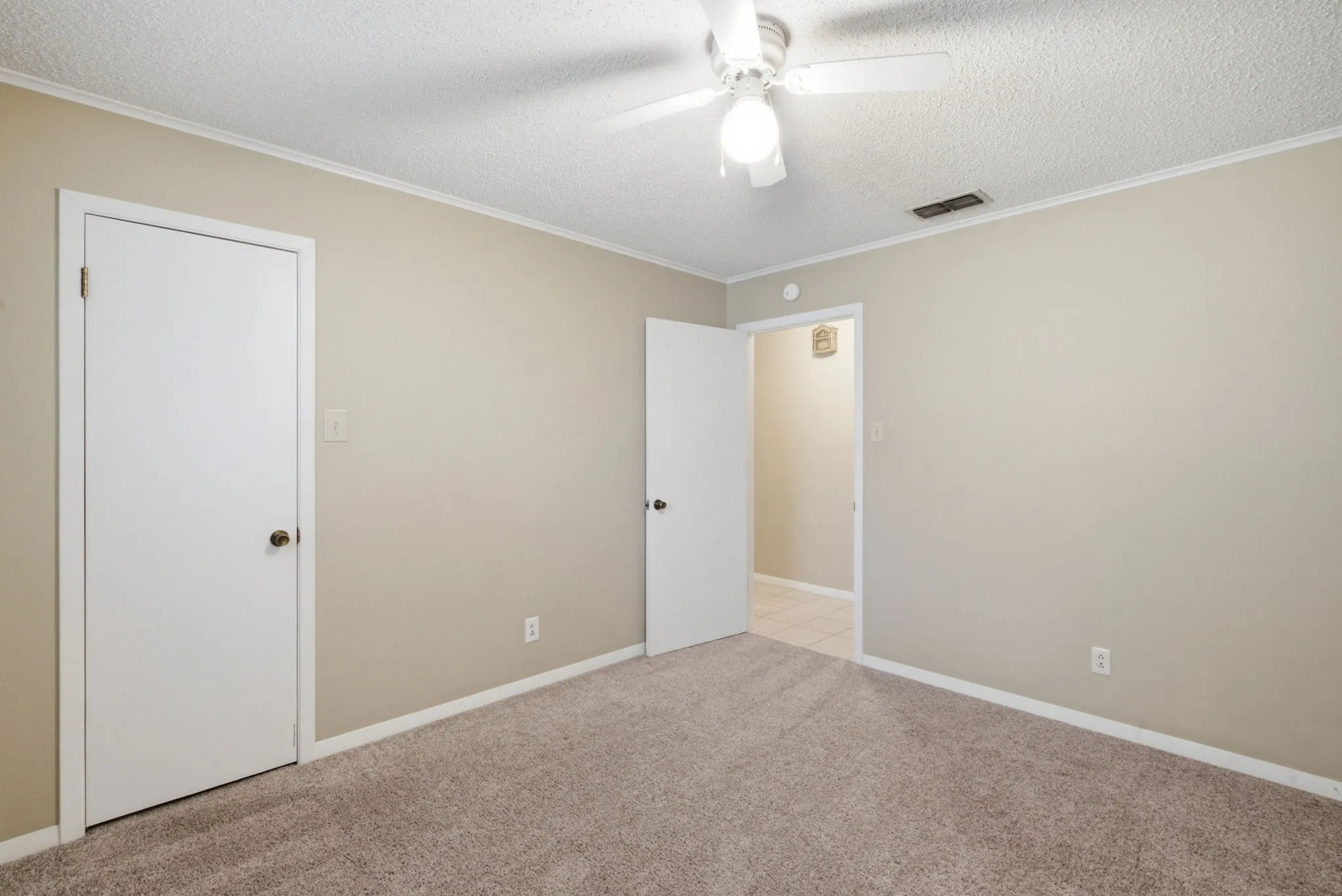 Single Family Residence For Sale in Erath County , 1109 N Lillian Street, Stephenville, Texas 76401, 3 Bedroom, 2 Bathroom, 2 Garage spaces, 1,819 Sqft, built in 1973, mls#21318330, Real Estate Agent in Stephenville, Homes For Sale in Erath county, Homes For Sale in Stephenville, Realtor in Stephenville Texas, Real Estate Brokerage Independent Realty Texas, Luminita Cordes Realtor