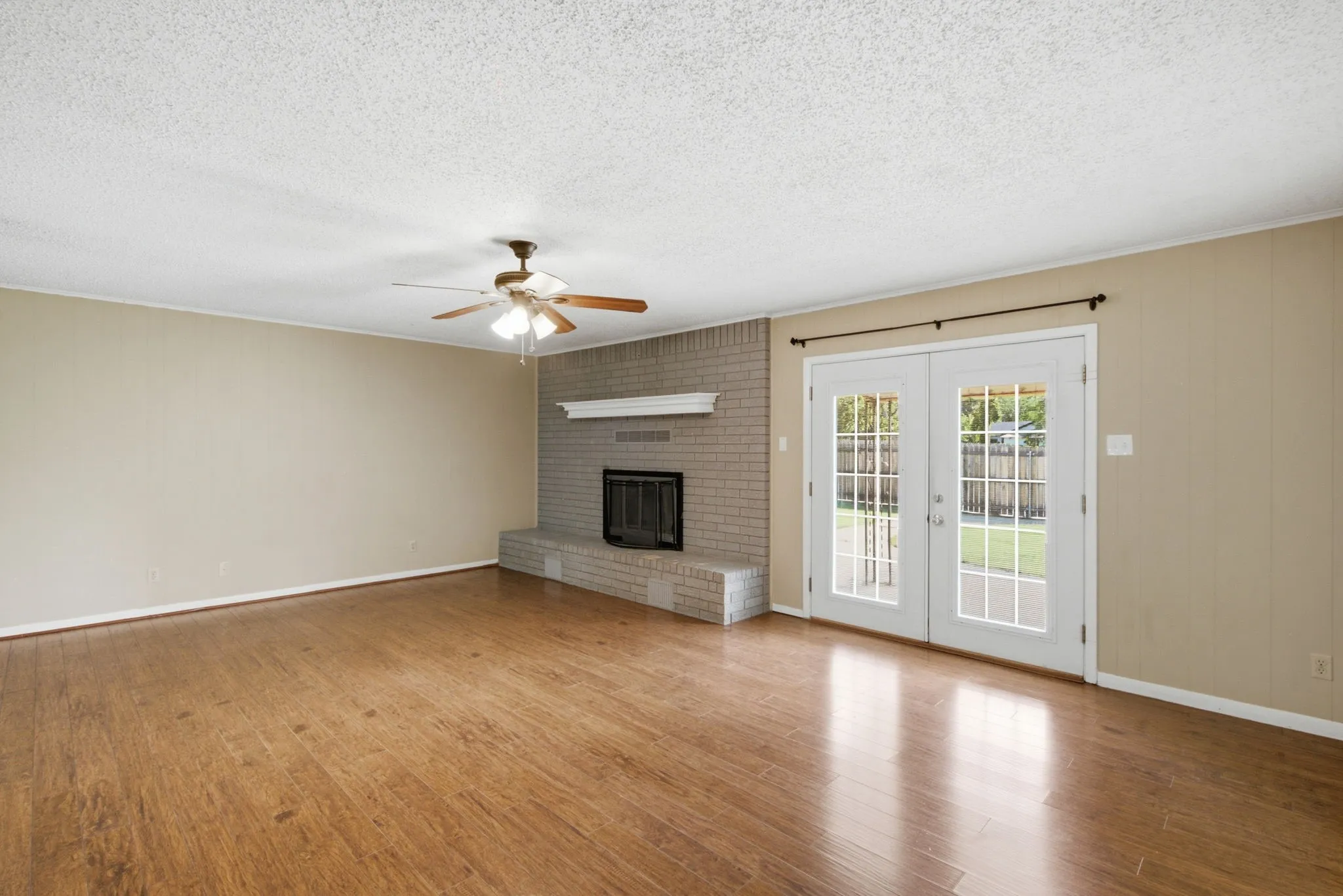 Single Family Residence For Sale in Erath County , 1109 N Lillian Street, Stephenville, Texas 76401, 3 Bedroom, 2 Bathroom, 2 Garage spaces, 1,819 Sqft, built in 1973, mls#21318330, Real Estate Agent in Stephenville, Homes For Sale in Erath county, Homes For Sale in Stephenville, Realtor in Stephenville Texas, Real Estate Brokerage Independent Realty Texas, Luminita Cordes Realtor