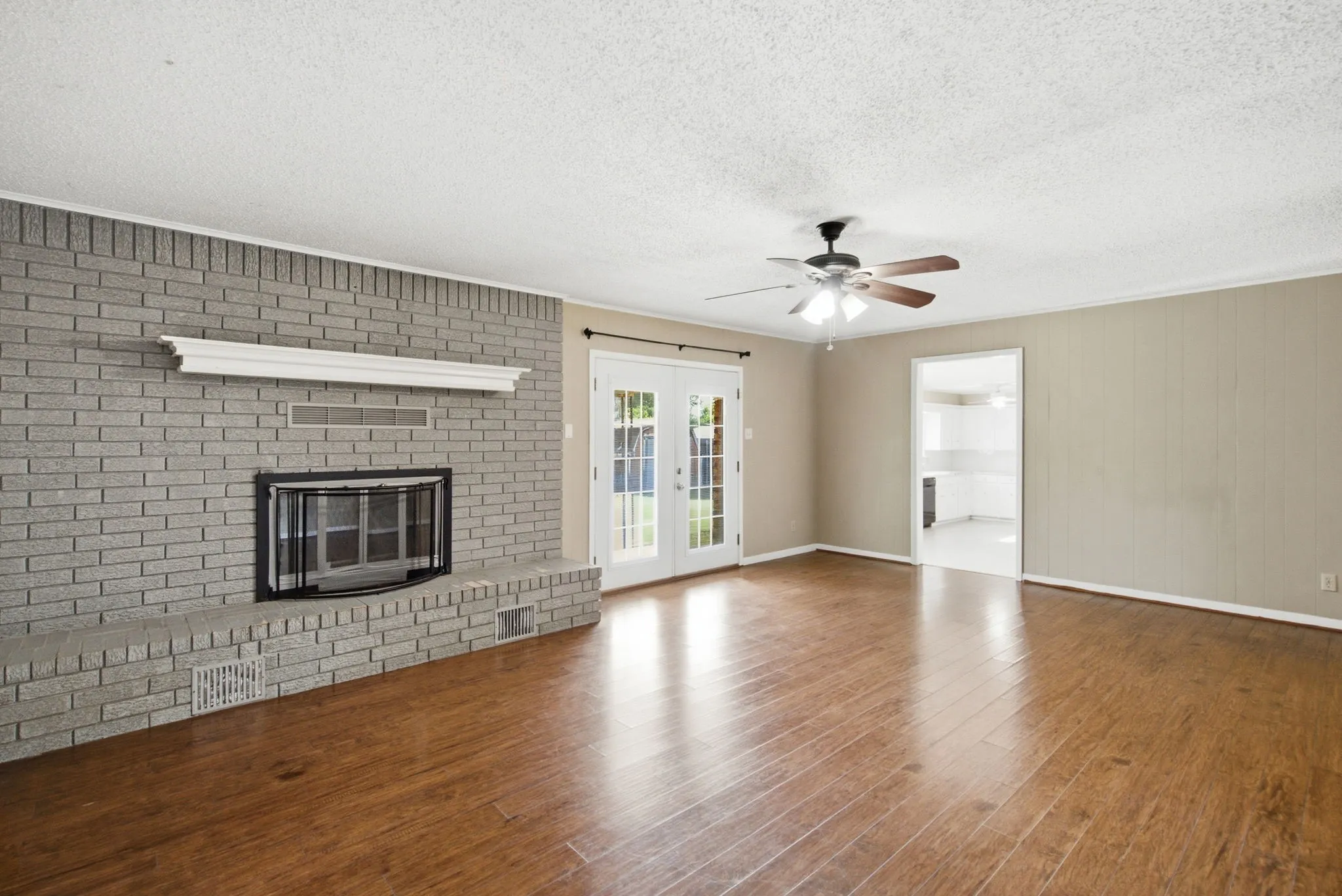 Single Family Residence For Sale in Erath County , 1109 N Lillian Street, Stephenville, Texas 76401, 3 Bedroom, 2 Bathroom, 2 Garage spaces, 1,819 Sqft, built in 1973, mls#21318330, Real Estate Agent in Stephenville, Homes For Sale in Erath county, Homes For Sale in Stephenville, Realtor in Stephenville Texas, Real Estate Brokerage Independent Realty Texas, Luminita Cordes Realtor