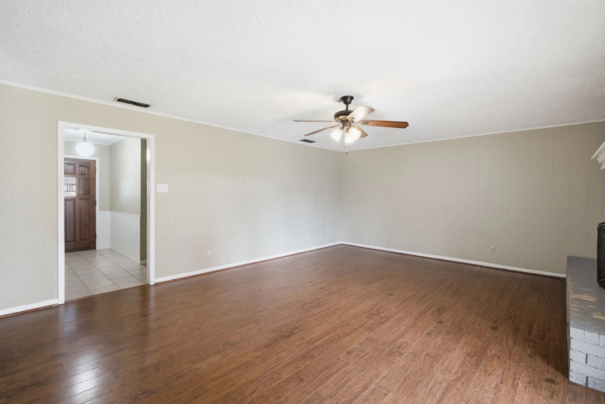 Single Family Residence For Sale in Erath County , 1109 N Lillian Street, Stephenville, Texas 76401, 3 Bedroom, 2 Bathroom, 2 Garage spaces, 1,819 Sqft, built in 1973, mls#21318330, Real Estate Agent in Stephenville, Homes For Sale in Erath county, Homes For Sale in Stephenville, Realtor in Stephenville Texas, Real Estate Brokerage Independent Realty Texas, Luminita Cordes Realtor