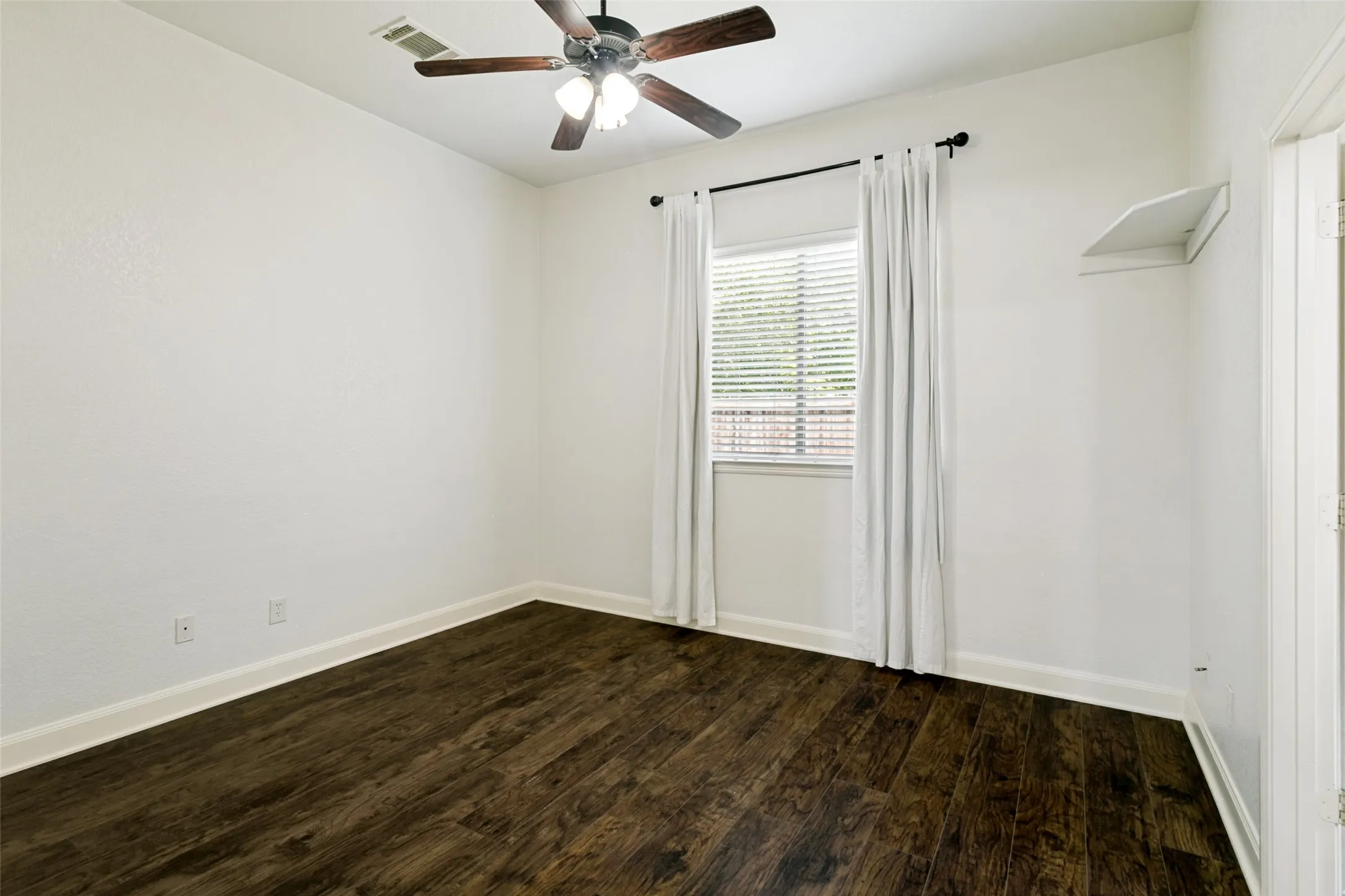 Single Family Residence For Sale in Denton County , 2513 Chebi Lane, Denton, Texas 76209, 4 Bedroom, 2 Bathroom, 1 Garage spaces, 1,621 Sqft, built in 2009, mls#21318840, Real Estate Agent in Denton, Homes For Sale in Denton county, Homes For Sale in Denton, Realtor in Denton Texas, Real Estate Brokerage Independent Realty Texas, Luminita Cordes Realtor