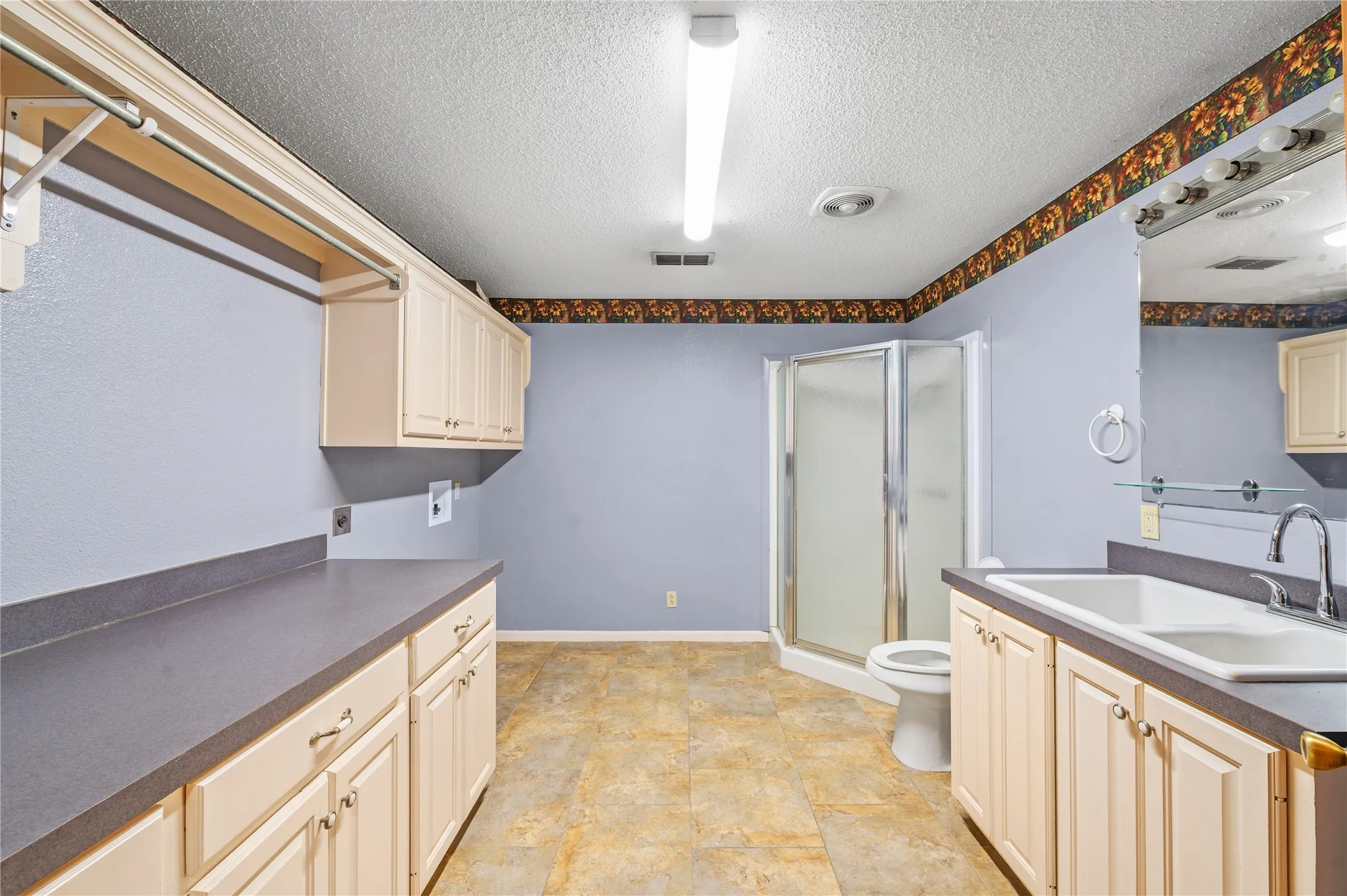 Single Family Residence For Sale in Wood County , 1104 W State Highway 154, Quitman, Texas 75783, 3 Bedroom, 3 Bathroom, 2 Garage spaces, 3,169 Sqft, built in 1985, mls#21318054, Real Estate Agent in Quitman, Homes For Sale in Wood county, Homes For Sale in Quitman, Realtor in Quitman Texas, Real Estate Brokerage Independent Realty Texas, Luminita Cordes Realtor