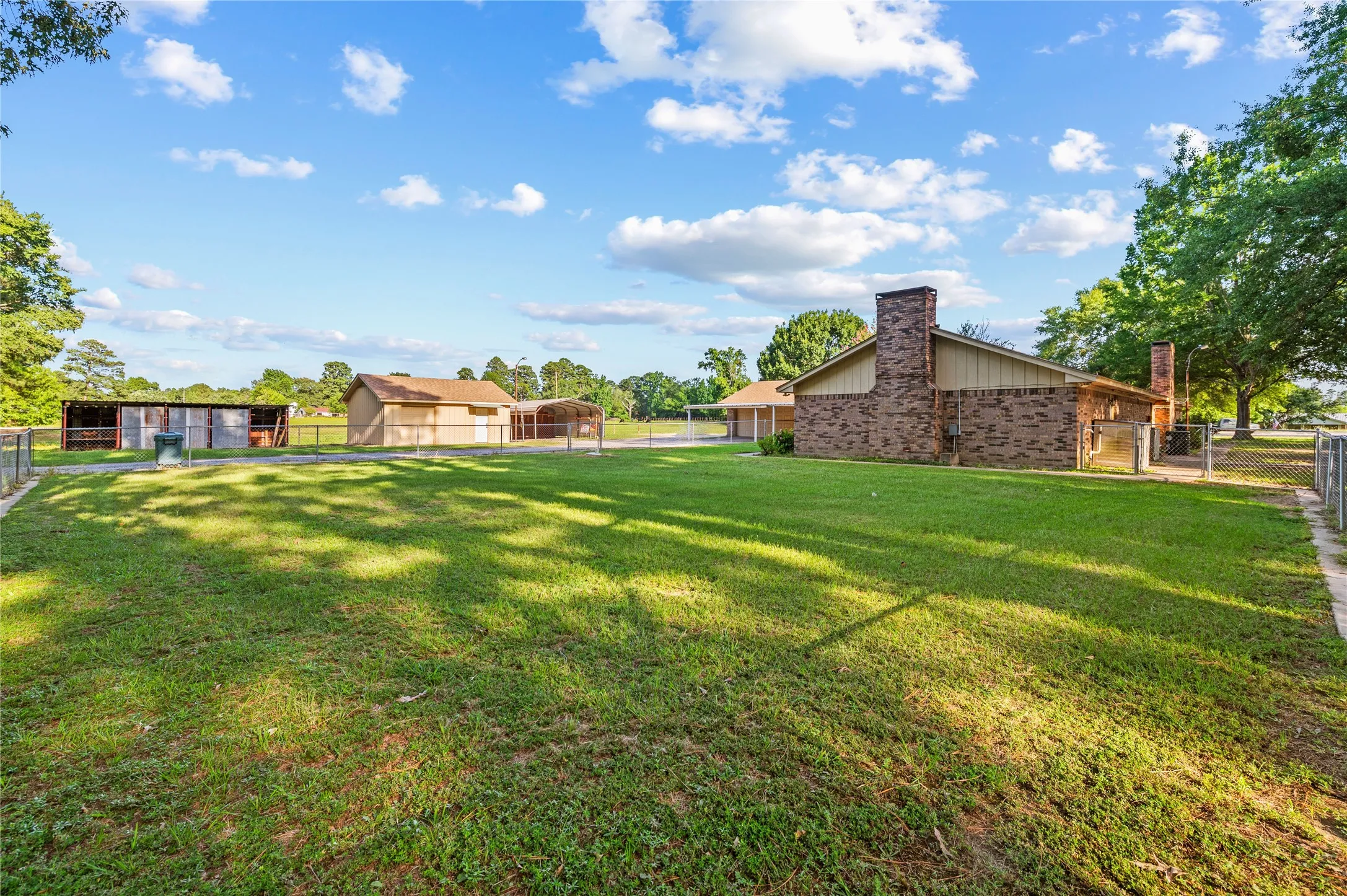 Single Family Residence For Sale in Wood County , 1104 W State Highway 154, Quitman, Texas 75783, 3 Bedroom, 3 Bathroom, 2 Garage spaces, 3,169 Sqft, built in 1985, mls#21318054, Real Estate Agent in Quitman, Homes For Sale in Wood county, Homes For Sale in Quitman, Realtor in Quitman Texas, Real Estate Brokerage Independent Realty Texas, Luminita Cordes Realtor