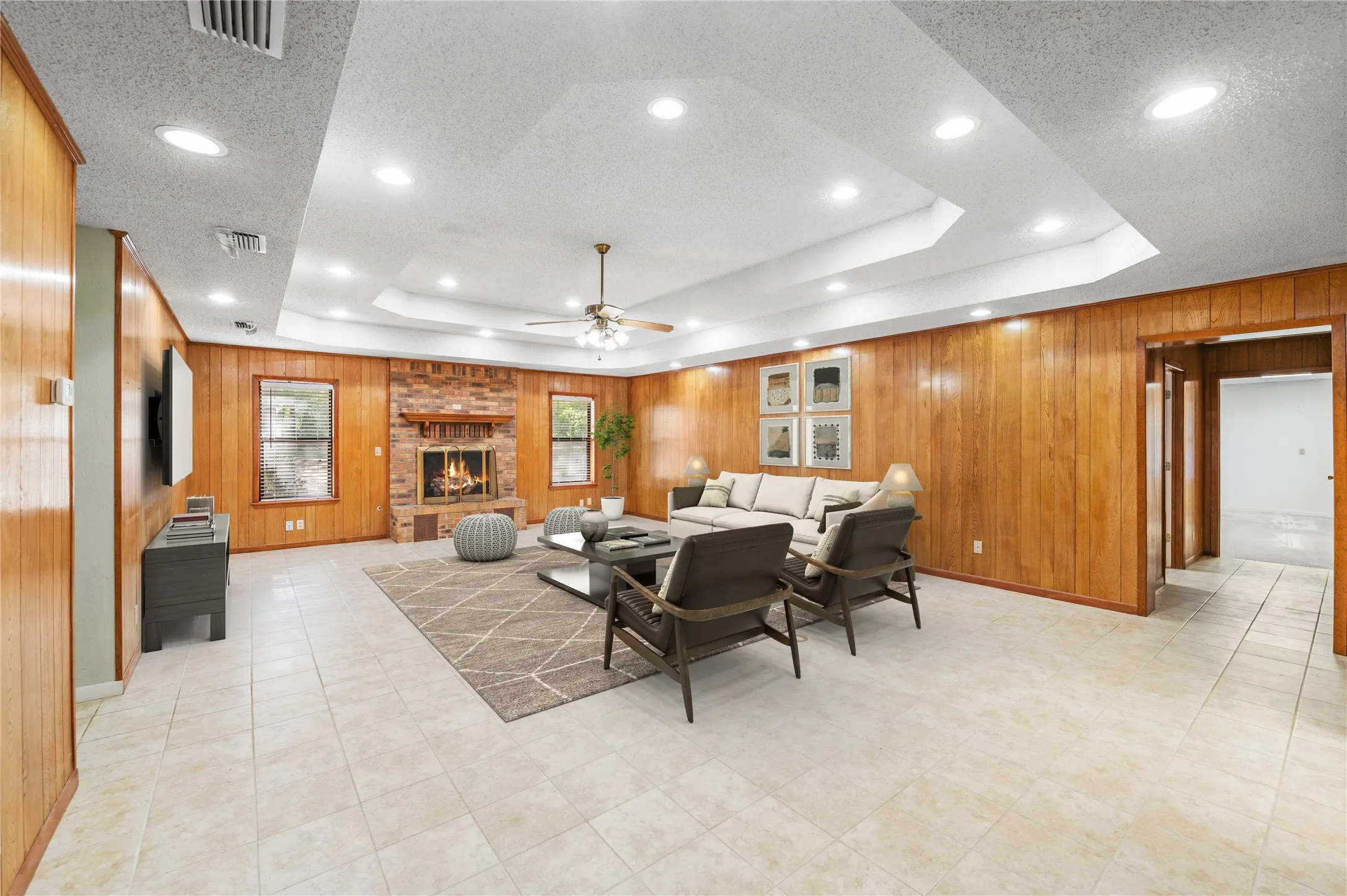 Single Family Residence For Sale in Wood County , 1104 W State Highway 154, Quitman, Texas 75783, 3 Bedroom, 3 Bathroom, 2 Garage spaces, 3,169 Sqft, built in 1985, mls#21318054, Real Estate Agent in Quitman, Homes For Sale in Wood county, Homes For Sale in Quitman, Realtor in Quitman Texas, Real Estate Brokerage Independent Realty Texas, Luminita Cordes Realtor