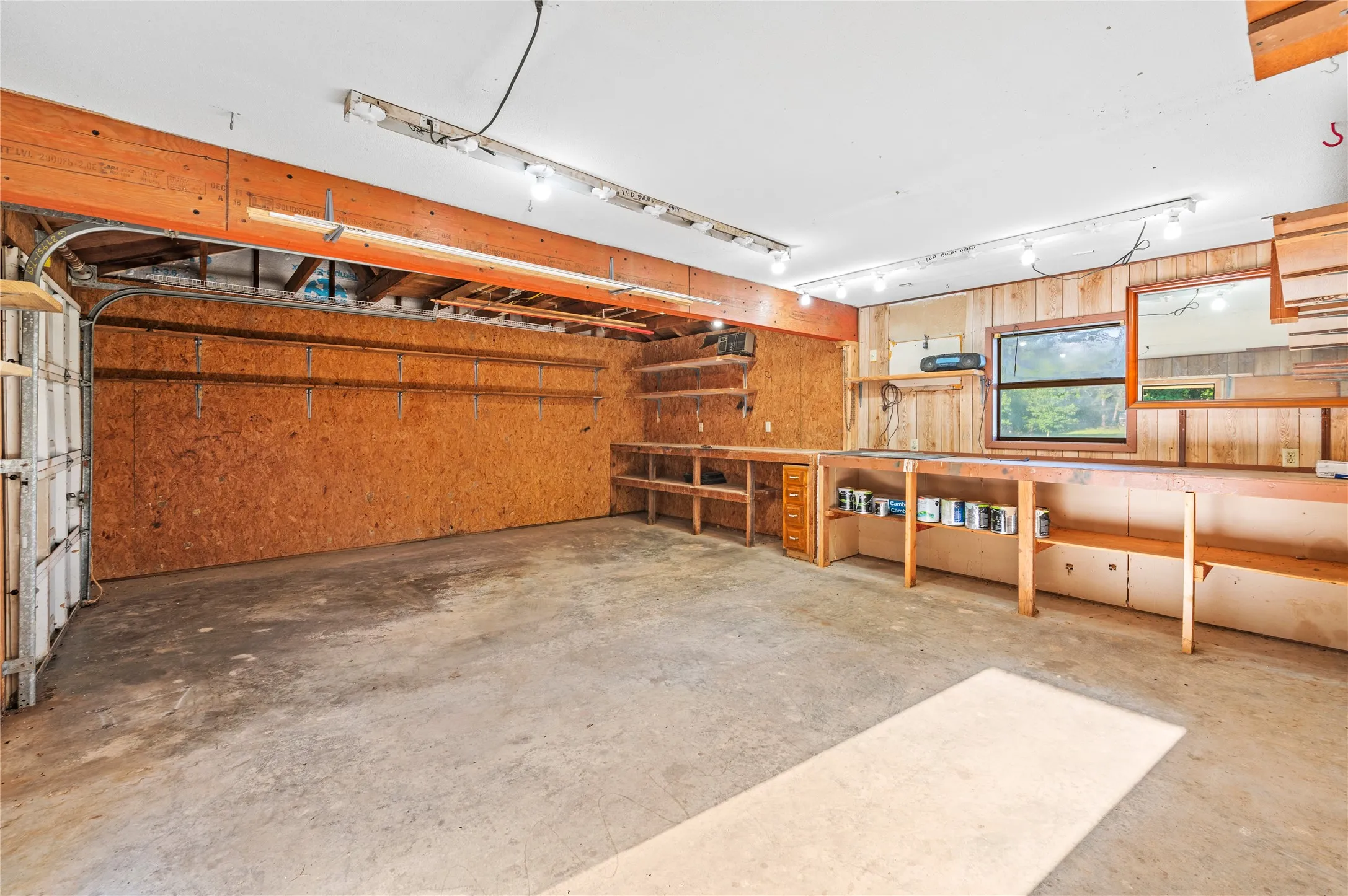 Single Family Residence For Sale in Wood County , 1104 W State Highway 154, Quitman, Texas 75783, 3 Bedroom, 3 Bathroom, 2 Garage spaces, 3,169 Sqft, built in 1985, mls#21318054, Real Estate Agent in Quitman, Homes For Sale in Wood county, Homes For Sale in Quitman, Realtor in Quitman Texas, Real Estate Brokerage Independent Realty Texas, Luminita Cordes Realtor