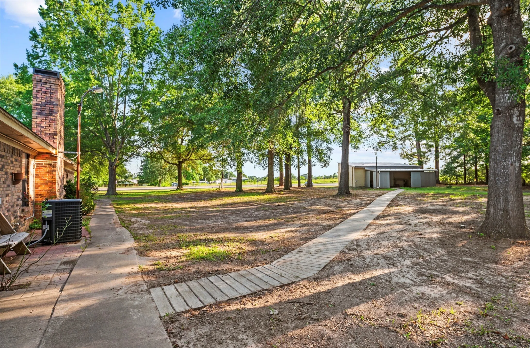 Single Family Residence For Sale in Wood County , 1104 W State Highway 154, Quitman, Texas 75783, 3 Bedroom, 3 Bathroom, 2 Garage spaces, 3,169 Sqft, built in 1985, mls#21318054, Real Estate Agent in Quitman, Homes For Sale in Wood county, Homes For Sale in Quitman, Realtor in Quitman Texas, Real Estate Brokerage Independent Realty Texas, Luminita Cordes Realtor