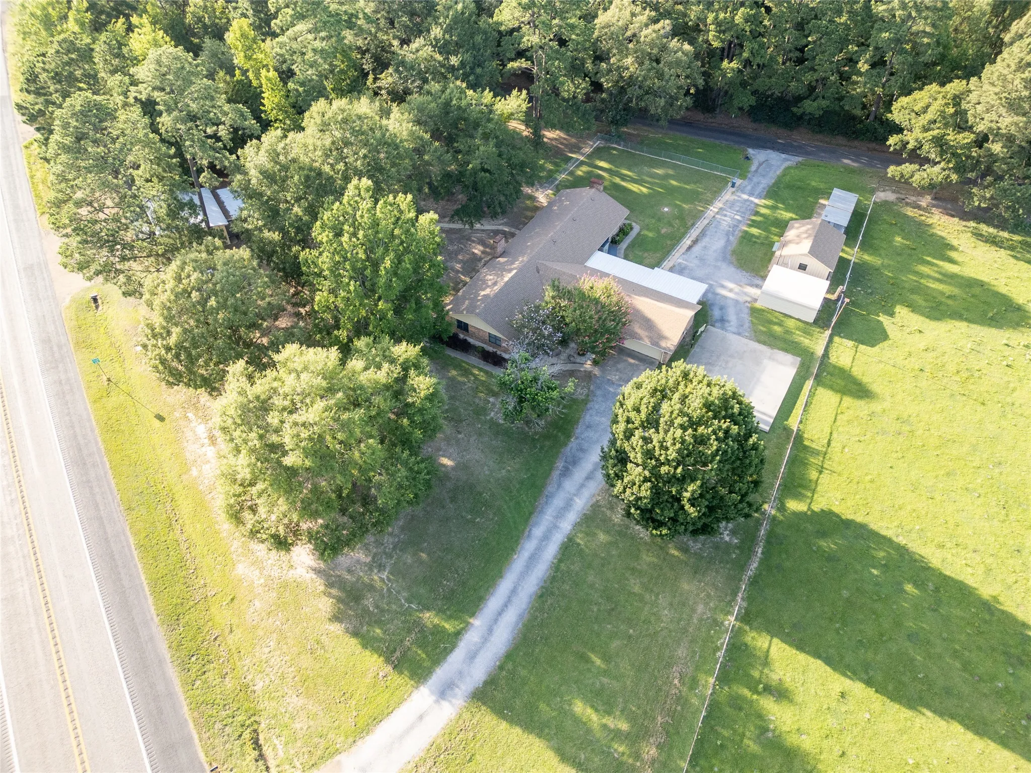 Single Family Residence For Sale in Wood County , 1104 W State Highway 154, Quitman, Texas 75783, 3 Bedroom, 3 Bathroom, 2 Garage spaces, 3,169 Sqft, built in 1985, mls#21318054, Real Estate Agent in Quitman, Homes For Sale in Wood county, Homes For Sale in Quitman, Realtor in Quitman Texas, Real Estate Brokerage Independent Realty Texas, Luminita Cordes Realtor