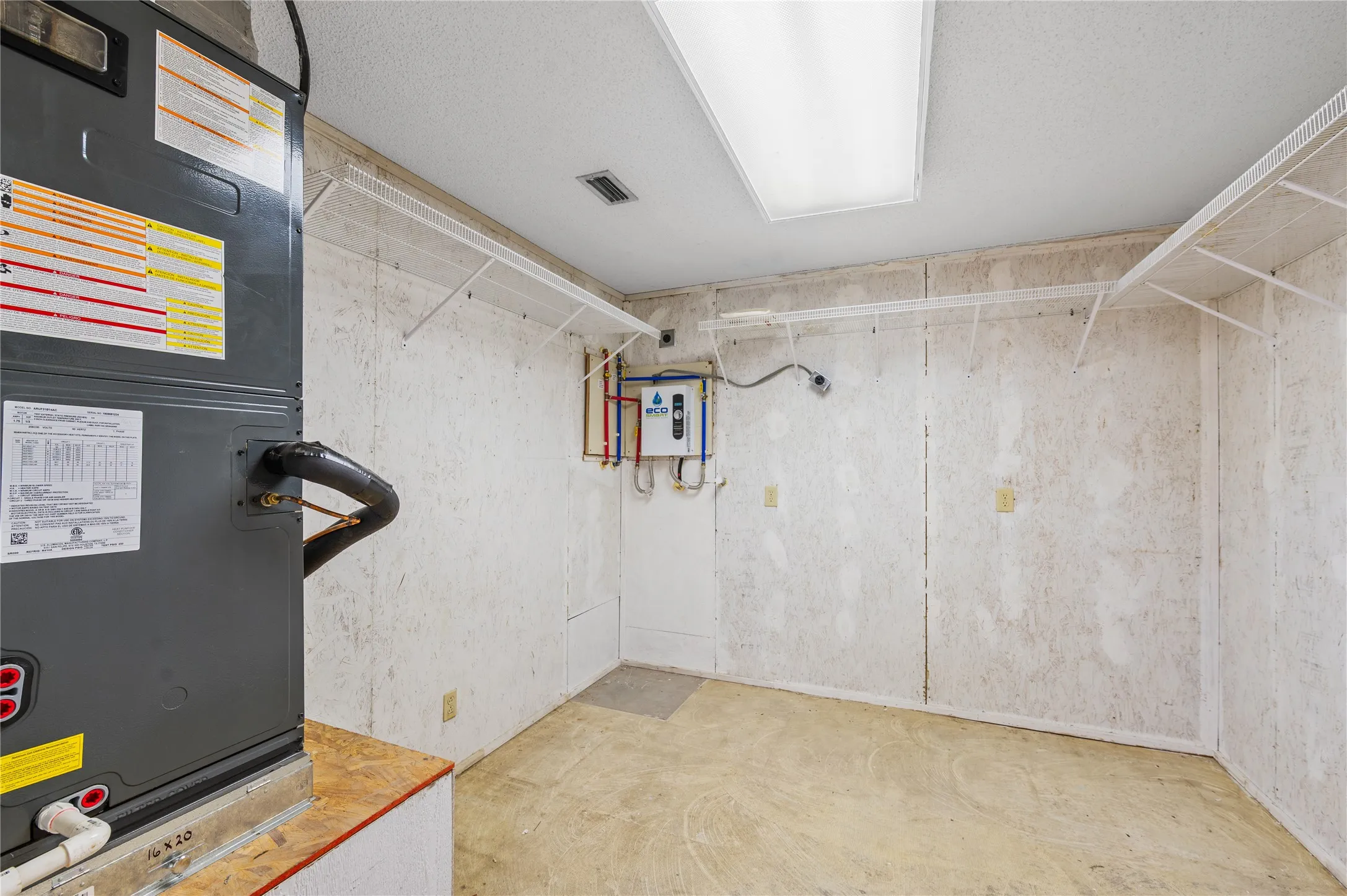 Single Family Residence For Sale in Wood County , 1104 W State Highway 154, Quitman, Texas 75783, 3 Bedroom, 3 Bathroom, 2 Garage spaces, 3,169 Sqft, built in 1985, mls#21318054, Real Estate Agent in Quitman, Homes For Sale in Wood county, Homes For Sale in Quitman, Realtor in Quitman Texas, Real Estate Brokerage Independent Realty Texas, Luminita Cordes Realtor