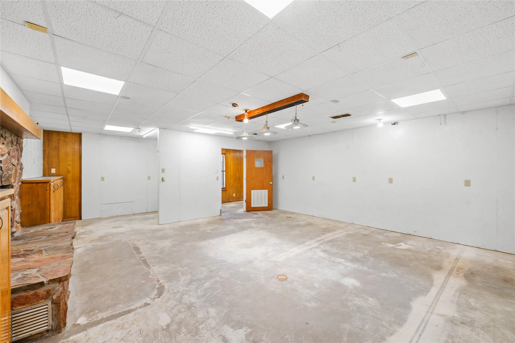 Single Family Residence For Sale in Wood County , 1104 W State Highway 154, Quitman, Texas 75783, 3 Bedroom, 3 Bathroom, 2 Garage spaces, 3,169 Sqft, built in 1985, mls#21318054, Real Estate Agent in Quitman, Homes For Sale in Wood county, Homes For Sale in Quitman, Realtor in Quitman Texas, Real Estate Brokerage Independent Realty Texas, Luminita Cordes Realtor