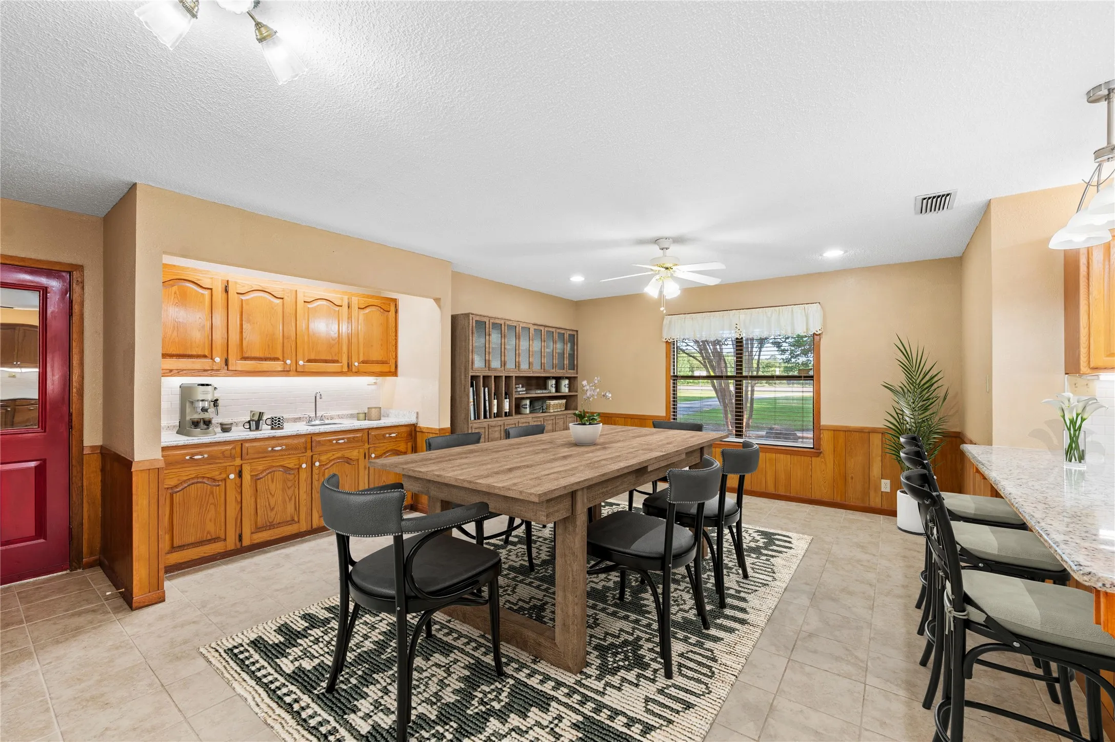 Single Family Residence For Sale in Wood County , 1104 W State Highway 154, Quitman, Texas 75783, 3 Bedroom, 3 Bathroom, 2 Garage spaces, 3,169 Sqft, built in 1985, mls#21318054, Real Estate Agent in Quitman, Homes For Sale in Wood county, Homes For Sale in Quitman, Realtor in Quitman Texas, Real Estate Brokerage Independent Realty Texas, Luminita Cordes Realtor