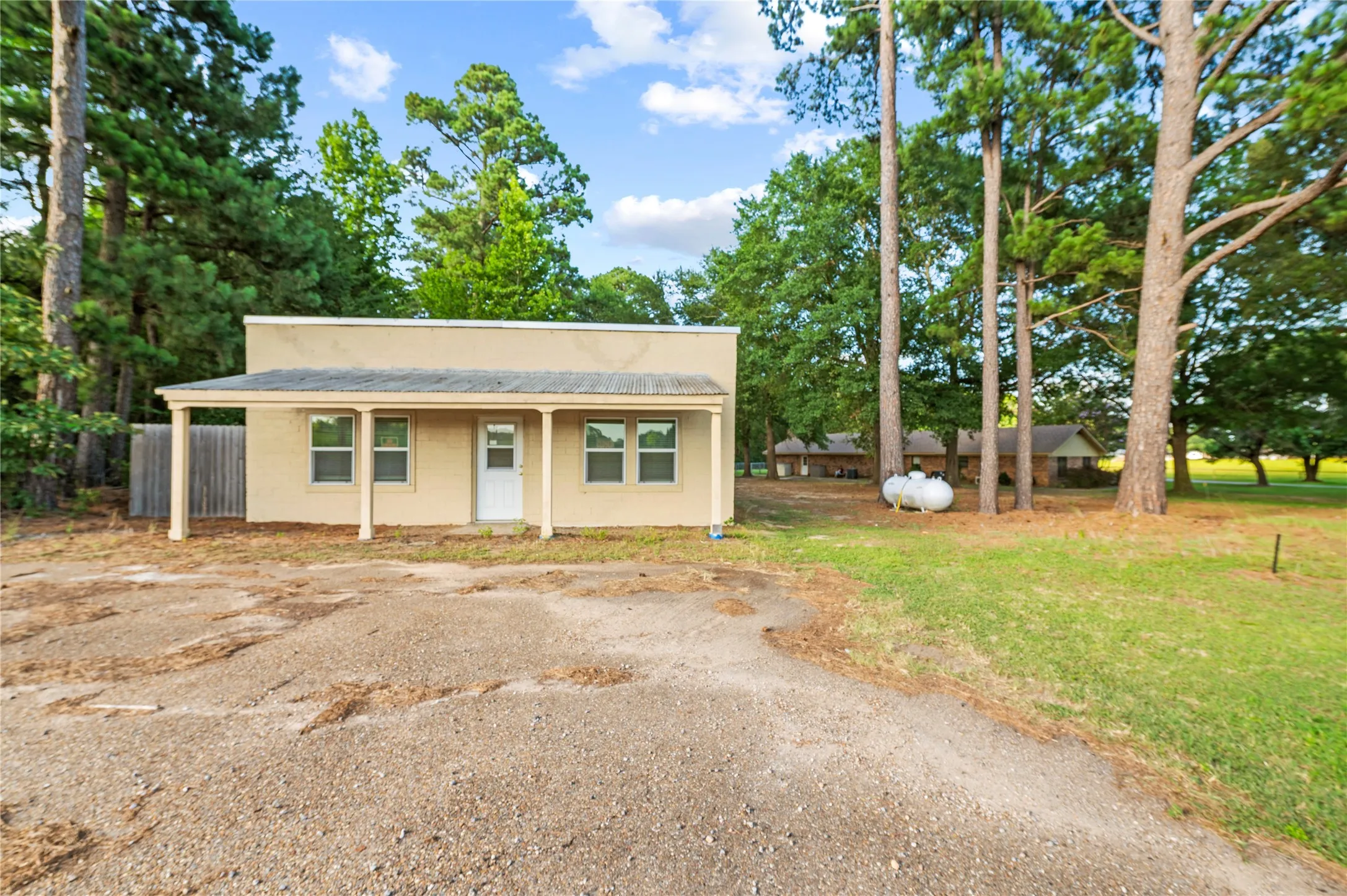 Single Family Residence For Sale in Wood County , 1104 W State Highway 154, Quitman, Texas 75783, 3 Bedroom, 3 Bathroom, 2 Garage spaces, 3,169 Sqft, built in 1985, mls#21318054, Real Estate Agent in Quitman, Homes For Sale in Wood county, Homes For Sale in Quitman, Realtor in Quitman Texas, Real Estate Brokerage Independent Realty Texas, Luminita Cordes Realtor