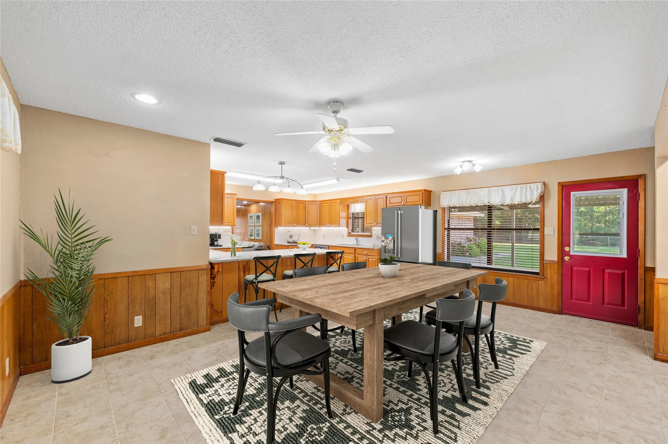 Single Family Residence For Sale in Wood County , 1104 W State Highway 154, Quitman, Texas 75783, 3 Bedroom, 3 Bathroom, 2 Garage spaces, 3,169 Sqft, built in 1985, mls#21318054, Real Estate Agent in Quitman, Homes For Sale in Wood county, Homes For Sale in Quitman, Realtor in Quitman Texas, Real Estate Brokerage Independent Realty Texas, Luminita Cordes Realtor