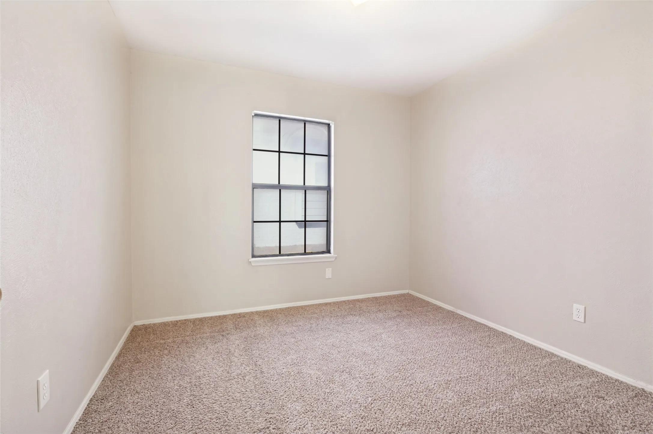 Single Family Residence For Sale in Dallas County , 805 Whitney Street, Cedar Hill, Texas 75104, 3 Bedroom, 2 Bathroom, 2 Garage spaces, 1,720 Sqft, built in 1985, mls#21318869, Real Estate Agent in Cedar Hill, Homes For Sale in Dallas county, Homes For Sale in Cedar Hill, Realtor in Cedar Hill Texas, Real Estate Brokerage Independent Realty Texas, Luminita Cordes Realtor
