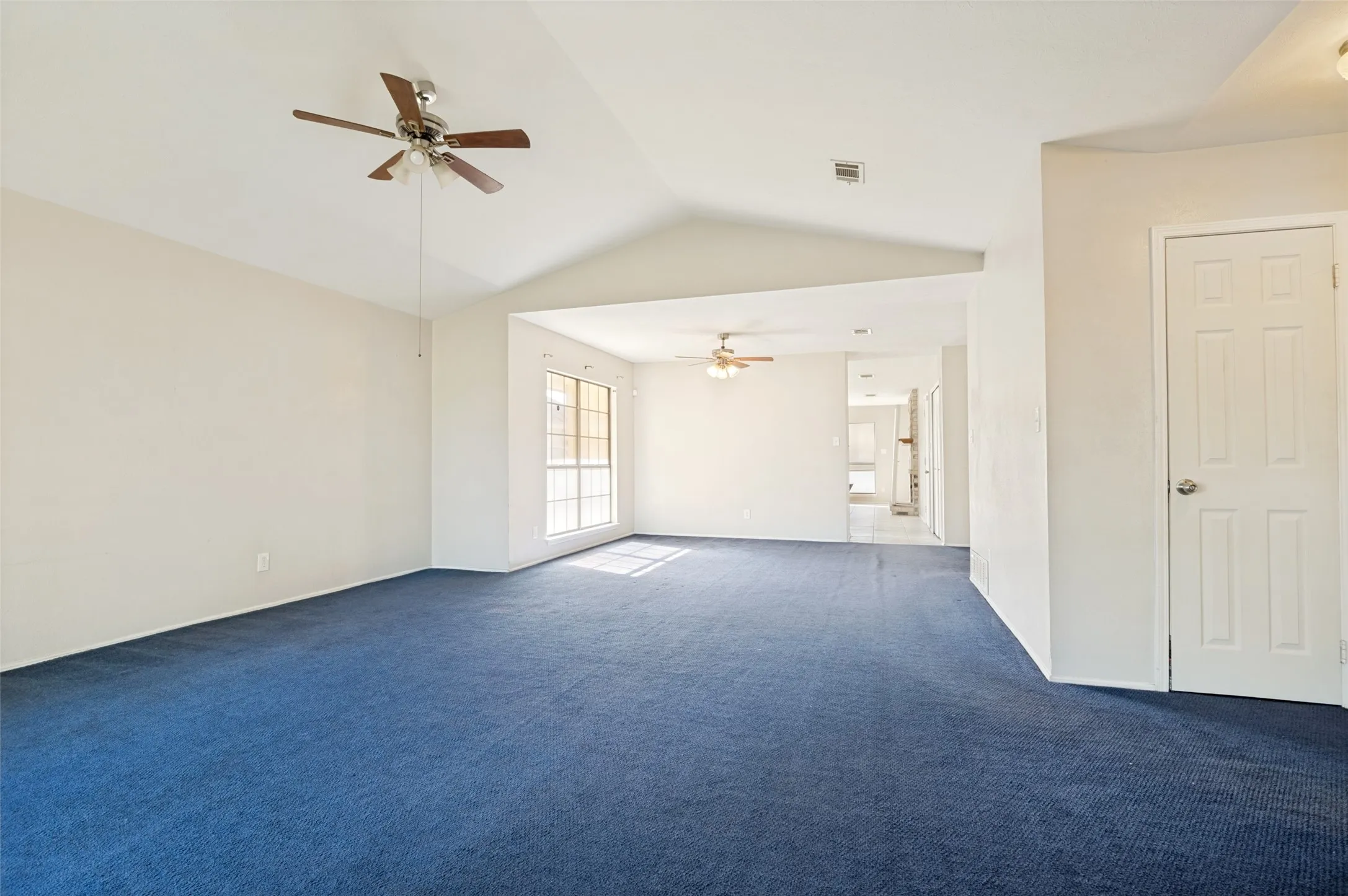 Single Family Residence For Sale in Dallas County , 805 Whitney Street, Cedar Hill, Texas 75104, 3 Bedroom, 2 Bathroom, 2 Garage spaces, 1,720 Sqft, built in 1985, mls#21318869, Real Estate Agent in Cedar Hill, Homes For Sale in Dallas county, Homes For Sale in Cedar Hill, Realtor in Cedar Hill Texas, Real Estate Brokerage Independent Realty Texas, Luminita Cordes Realtor