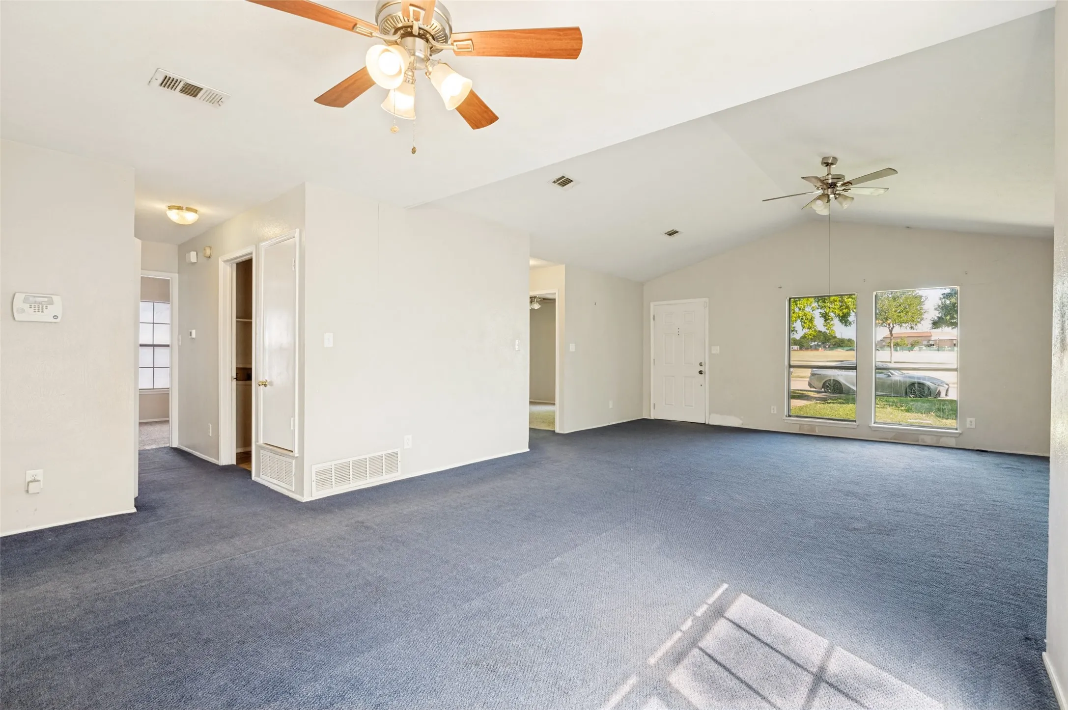 Single Family Residence For Sale in Dallas County , 805 Whitney Street, Cedar Hill, Texas 75104, 3 Bedroom, 2 Bathroom, 2 Garage spaces, 1,720 Sqft, built in 1985, mls#21318869, Real Estate Agent in Cedar Hill, Homes For Sale in Dallas county, Homes For Sale in Cedar Hill, Realtor in Cedar Hill Texas, Real Estate Brokerage Independent Realty Texas, Luminita Cordes Realtor