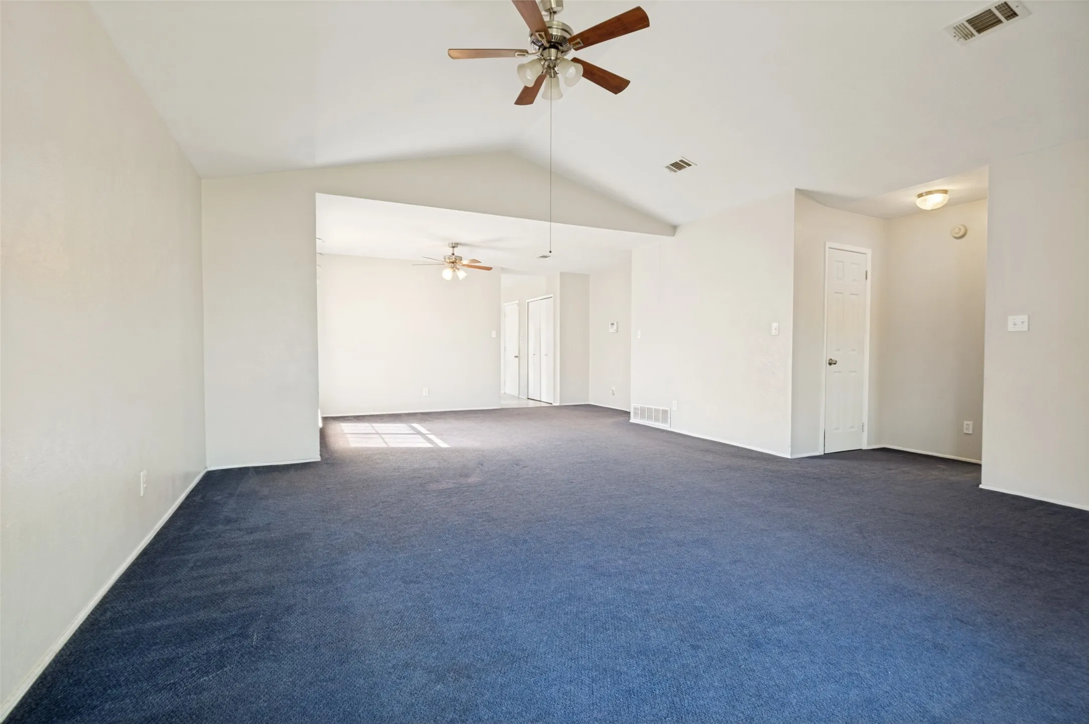 Single Family Residence For Sale in Dallas County , 805 Whitney Street, Cedar Hill, Texas 75104, 3 Bedroom, 2 Bathroom, 2 Garage spaces, 1,720 Sqft, built in 1985, mls#21318869, Real Estate Agent in Cedar Hill, Homes For Sale in Dallas county, Homes For Sale in Cedar Hill, Realtor in Cedar Hill Texas, Real Estate Brokerage Independent Realty Texas, Luminita Cordes Realtor