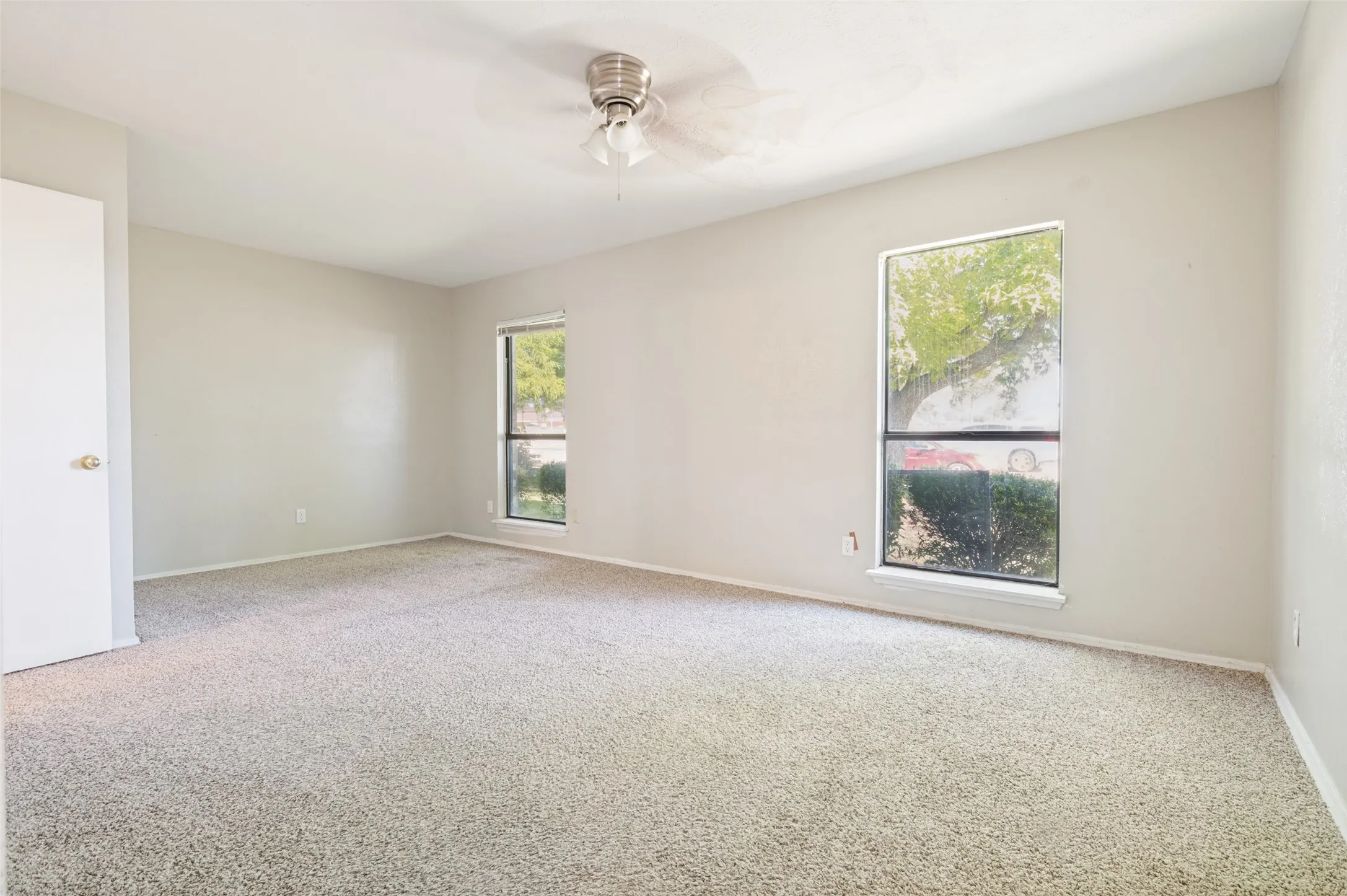 Single Family Residence For Sale in Dallas County , 805 Whitney Street, Cedar Hill, Texas 75104, 3 Bedroom, 2 Bathroom, 2 Garage spaces, 1,720 Sqft, built in 1985, mls#21318869, Real Estate Agent in Cedar Hill, Homes For Sale in Dallas county, Homes For Sale in Cedar Hill, Realtor in Cedar Hill Texas, Real Estate Brokerage Independent Realty Texas, Luminita Cordes Realtor
