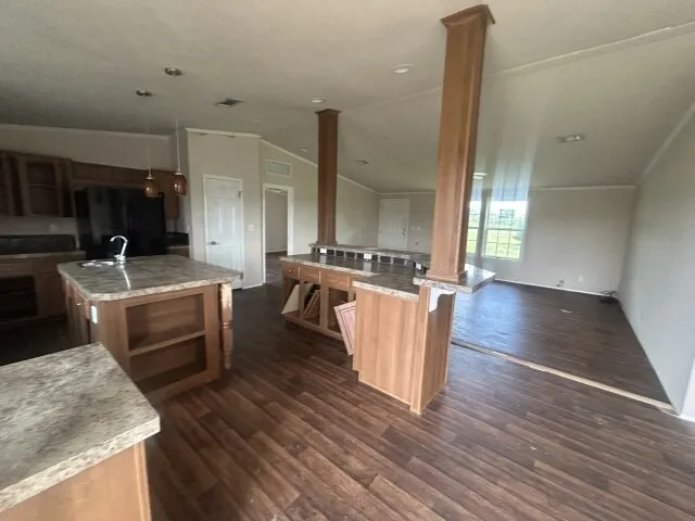 Mobile Home For Sale in Victoria County , 268 W Oaks, Victoria, Texas 77905, 4 Bedroom, 2 Bathroom, Garage spaces, 2,019 Sqft, built in 2012, mls#21318923, Real Estate Agent in Victoria, Homes For Sale in Victoria county, Homes For Sale in Victoria, Realtor in Victoria Texas, Real Estate Brokerage Independent Realty Texas, Luminita Cordes Realtor