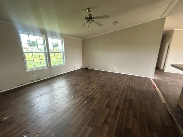 Mobile Home For Sale in Victoria County , 268 W Oaks, Victoria, Texas 77905, 4 Bedroom, 2 Bathroom, Garage spaces, 2,019 Sqft, built in 2012, mls#21318923, Real Estate Agent in Victoria, Homes For Sale in Victoria county, Homes For Sale in Victoria, Realtor in Victoria Texas, Real Estate Brokerage Independent Realty Texas, Luminita Cordes Realtor