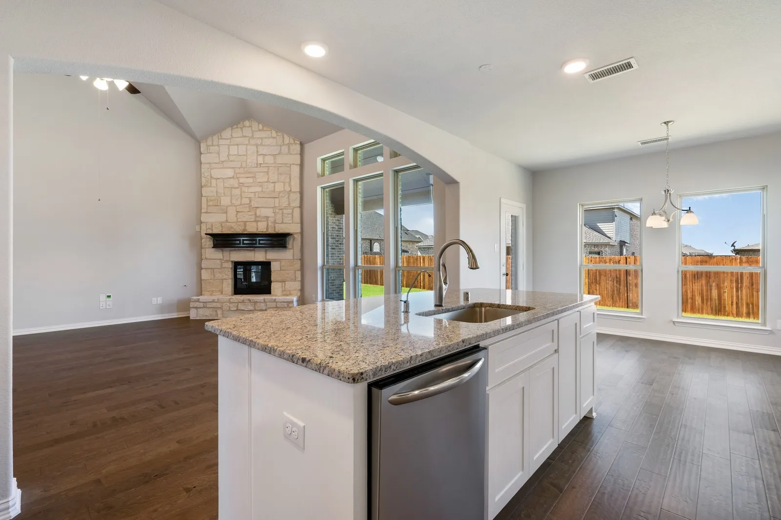 Single Family Residence For Rent in Collin County , 2455 Lusitano Lane, Celina, Texas 75009, 6 Bedroom, 4 Bathroom, 3 Garage spaces, 4,021 Sqft, built in 2018, mls#21317036, Real Estate Agent in Celina, Homes For Rent in Collin county, Homes For Rent in Celina, Realtor in Celina Texas, Real Estate Brokerage Independent Realty Texas, Luminita Cordes Realtor