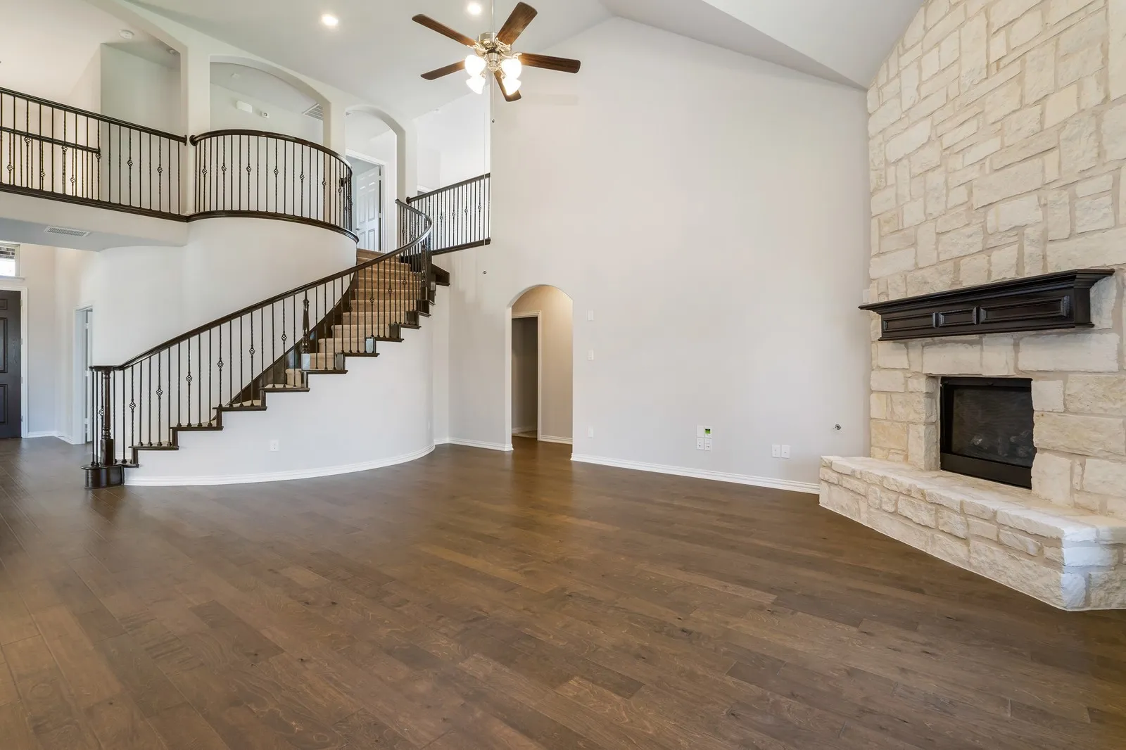 Single Family Residence For Rent in Collin County , 2455 Lusitano Lane, Celina, Texas 75009, 6 Bedroom, 4 Bathroom, 3 Garage spaces, 4,021 Sqft, built in 2018, mls#21317036, Real Estate Agent in Celina, Homes For Rent in Collin county, Homes For Rent in Celina, Realtor in Celina Texas, Real Estate Brokerage Independent Realty Texas, Luminita Cordes Realtor
