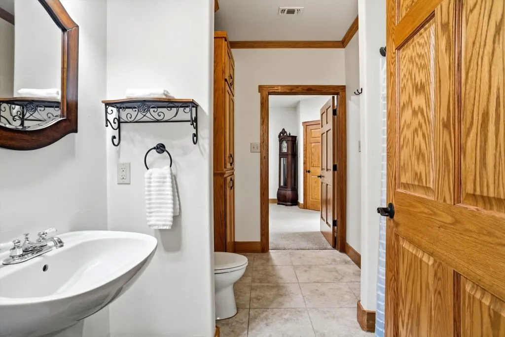 Farm For Sale in Wood County , 1773 CR 2540, Mineola, Texas 75773, 3 Bedroom, 2 Bathroom, 2 Garage spaces, 5,000 Sqft, built in 2007, Price $1,550,000, mls#21318940, Real Estate Agent in Mineola, Homes For Sale in Wood county, Homes For Sale in Mineola, Realtor in Mineola Texas, Real Estate Brokerage Independent Realty Texas, Luminita Cordes Realtor