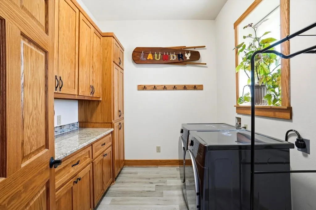 Farm For Sale in Wood County , 1773 CR 2540, Mineola, Texas 75773, 3 Bedroom, 2 Bathroom, 2 Garage spaces, 5,000 Sqft, built in 2007, Price $1,550,000, mls#21318940, Real Estate Agent in Mineola, Homes For Sale in Wood county, Homes For Sale in Mineola, Realtor in Mineola Texas, Real Estate Brokerage Independent Realty Texas, Luminita Cordes Realtor