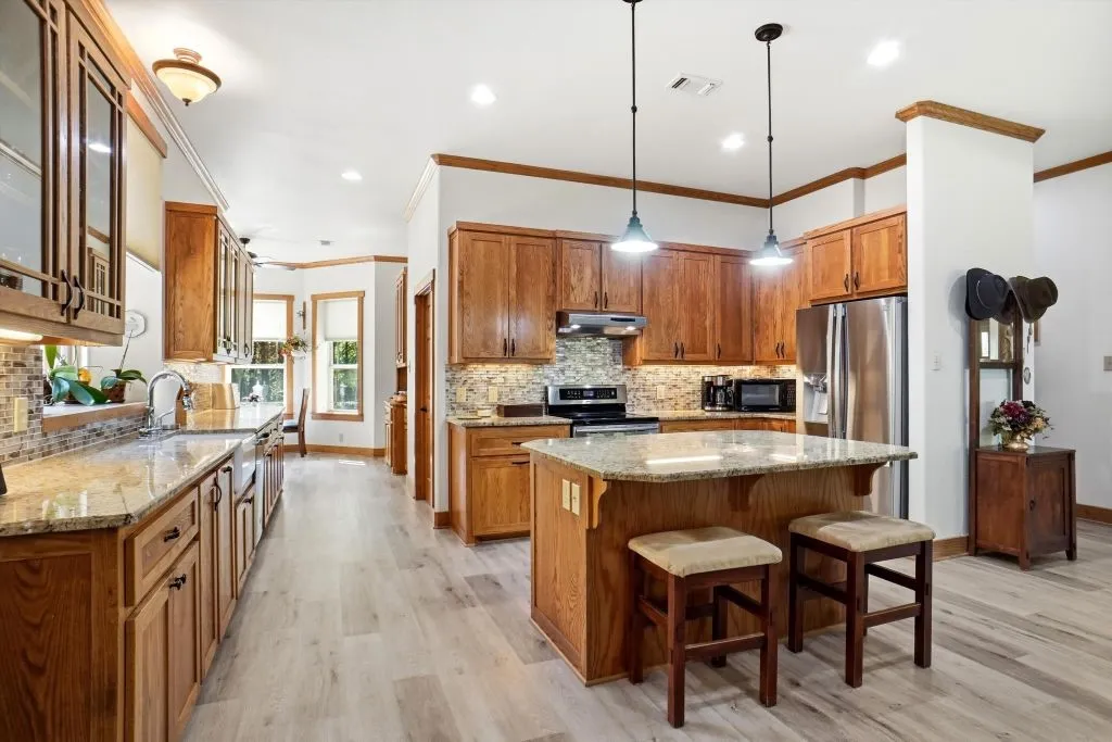 Farm For Sale in Wood County , 1773 CR 2540, Mineola, Texas 75773, 3 Bedroom, 2 Bathroom, 2 Garage spaces, 5,000 Sqft, built in 2007, Price $1,550,000, mls#21318940, Real Estate Agent in Mineola, Homes For Sale in Wood county, Homes For Sale in Mineola, Realtor in Mineola Texas, Real Estate Brokerage Independent Realty Texas, Luminita Cordes Realtor