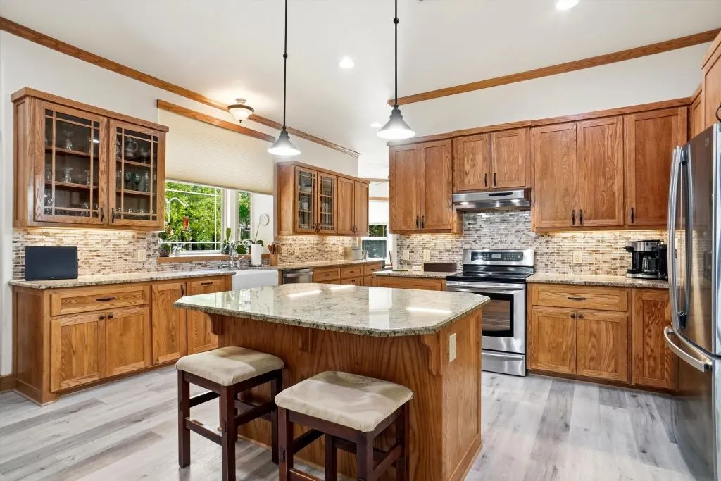Farm For Sale in Wood County , 1773 CR 2540, Mineola, Texas 75773, 3 Bedroom, 2 Bathroom, 2 Garage spaces, 5,000 Sqft, built in 2007, Price $1,550,000, mls#21318940, Real Estate Agent in Mineola, Homes For Sale in Wood county, Homes For Sale in Mineola, Realtor in Mineola Texas, Real Estate Brokerage Independent Realty Texas, Luminita Cordes Realtor