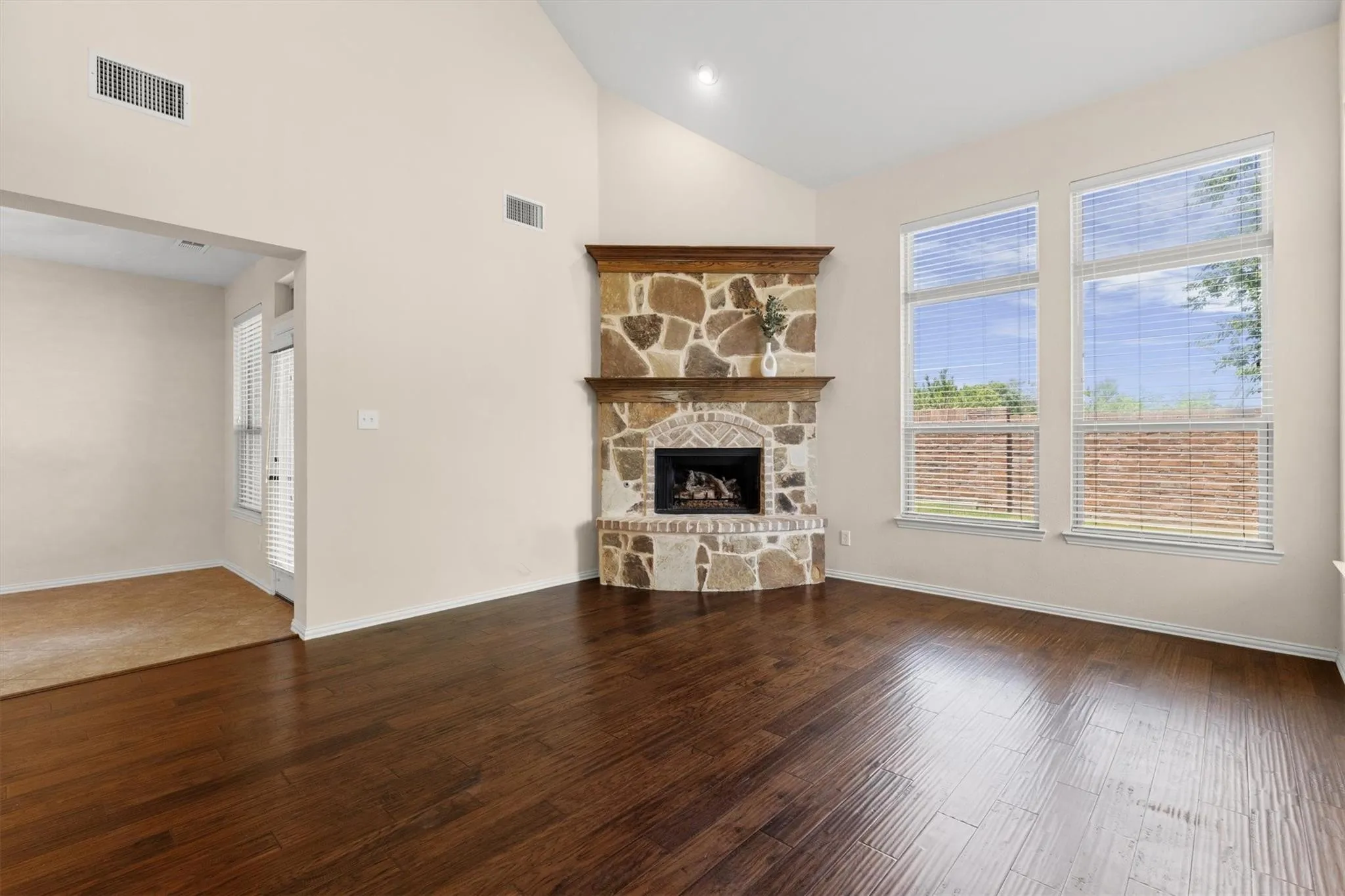 Single Family Residence For Sale in Collin County , 5128 Grove Cove Drive, Mc Kinney, Texas 75071, 5 Bedroom, 4 Bathroom, 2 Garage spaces, 3,365 Sqft, built in 2013, mls#21316651, Real Estate Agent in Mc Kinney, Homes For Sale in Collin county, Homes For Sale in Mc Kinney, Realtor in Mc Kinney Texas, Real Estate Brokerage Independent Realty Texas, Luminita Cordes Realtor