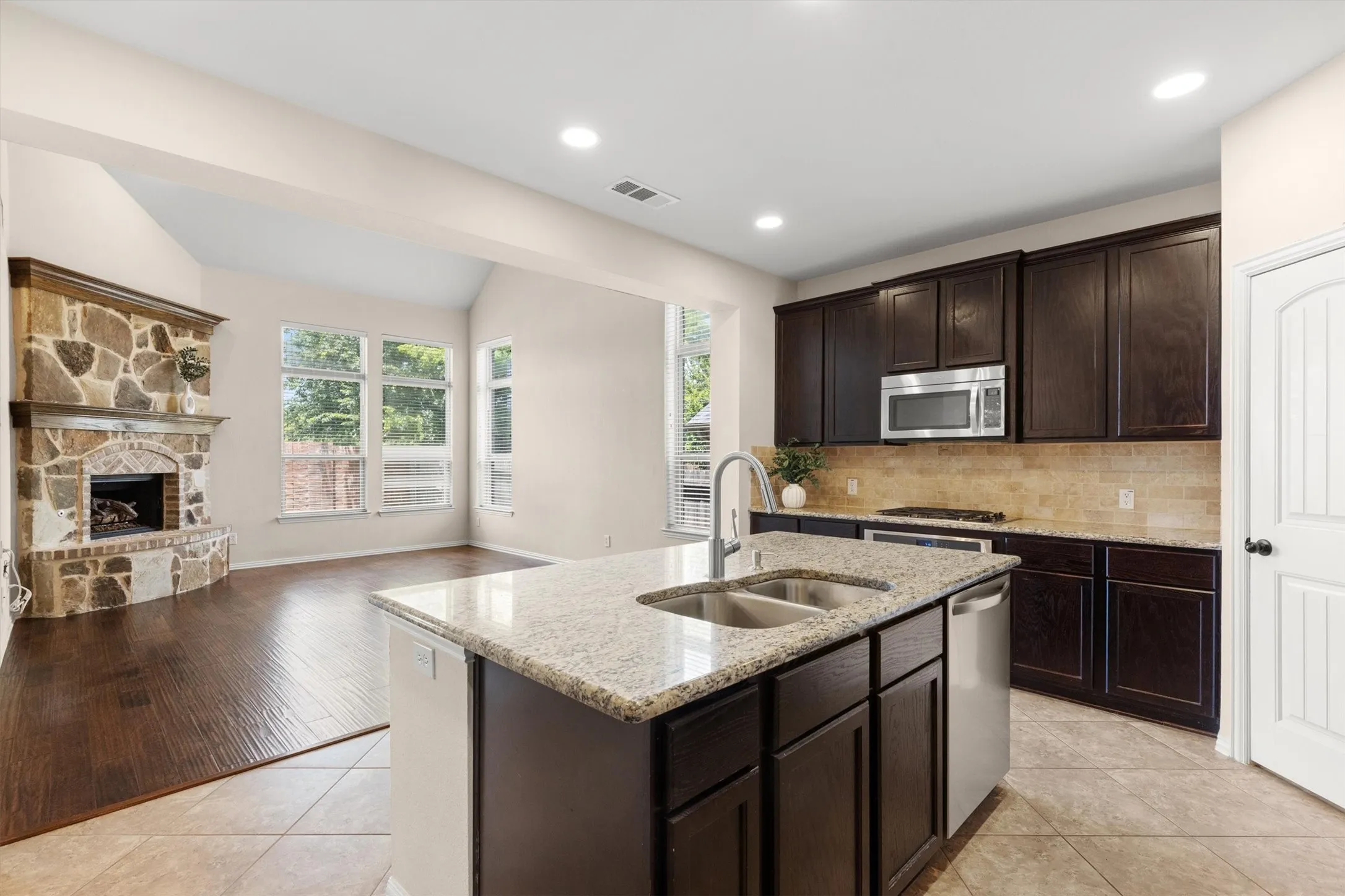 Single Family Residence For Sale in Collin County , 5128 Grove Cove Drive, Mc Kinney, Texas 75071, 5 Bedroom, 4 Bathroom, 2 Garage spaces, 3,365 Sqft, built in 2013, mls#21316651, Real Estate Agent in Mc Kinney, Homes For Sale in Collin county, Homes For Sale in Mc Kinney, Realtor in Mc Kinney Texas, Real Estate Brokerage Independent Realty Texas, Luminita Cordes Realtor
