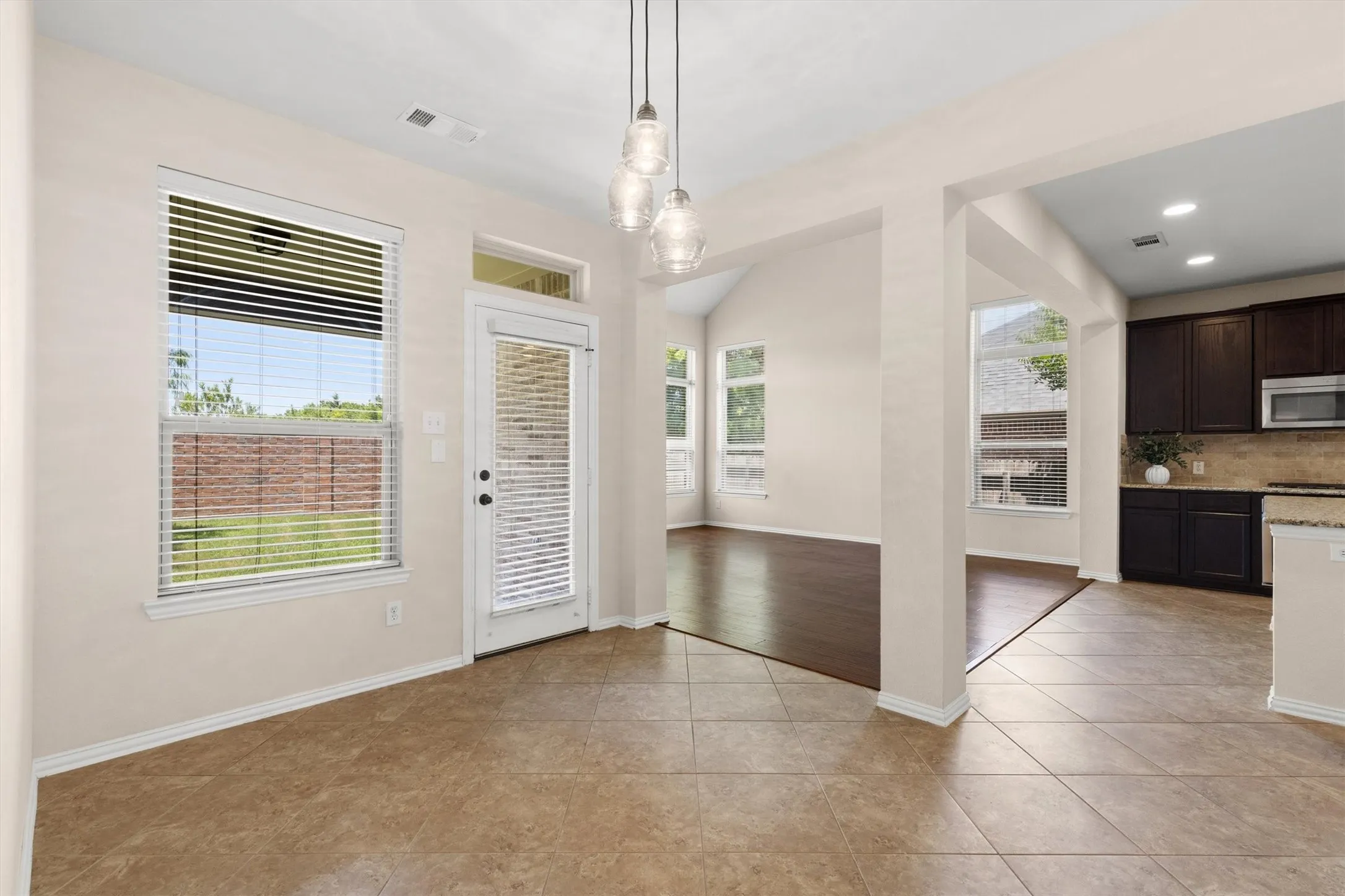 Single Family Residence For Sale in Collin County , 5128 Grove Cove Drive, Mc Kinney, Texas 75071, 5 Bedroom, 4 Bathroom, 2 Garage spaces, 3,365 Sqft, built in 2013, mls#21316651, Real Estate Agent in Mc Kinney, Homes For Sale in Collin county, Homes For Sale in Mc Kinney, Realtor in Mc Kinney Texas, Real Estate Brokerage Independent Realty Texas, Luminita Cordes Realtor