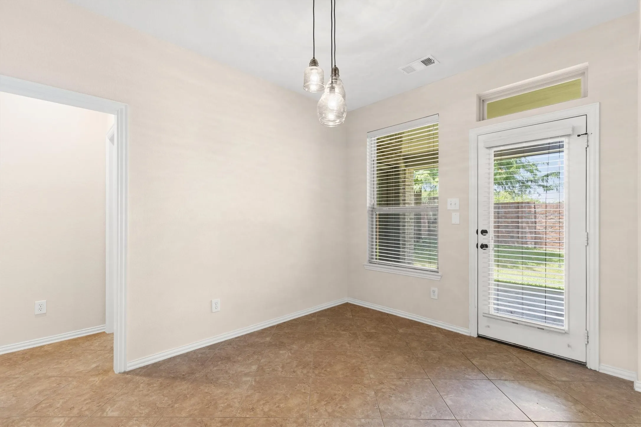 Single Family Residence For Sale in Collin County , 5128 Grove Cove Drive, Mc Kinney, Texas 75071, 5 Bedroom, 4 Bathroom, 2 Garage spaces, 3,365 Sqft, built in 2013, mls#21316651, Real Estate Agent in Mc Kinney, Homes For Sale in Collin county, Homes For Sale in Mc Kinney, Realtor in Mc Kinney Texas, Real Estate Brokerage Independent Realty Texas, Luminita Cordes Realtor