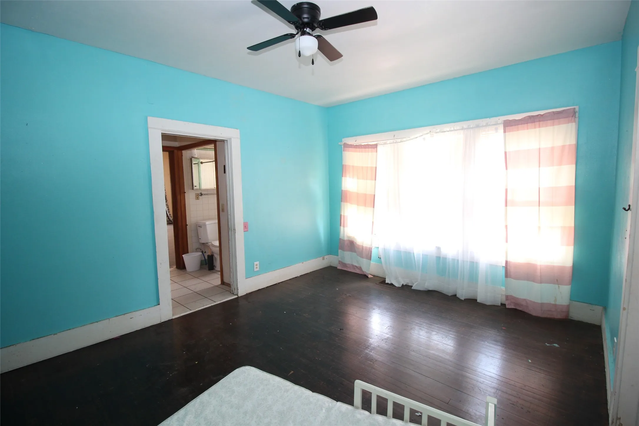 Single Family Residence For Sale in Knox County , 410 N Munday Avenue, Munday, Texas 76371, 3 Bedroom, 2 Bathroom, 2 Garage spaces, 1,978 Sqft, built in 1950, mls#21318950, Real Estate Agent in Munday, Homes For Sale in Knox county, Homes For Sale in Munday, Realtor in Munday Texas, Real Estate Brokerage Independent Realty Texas, Luminita Cordes Realtor