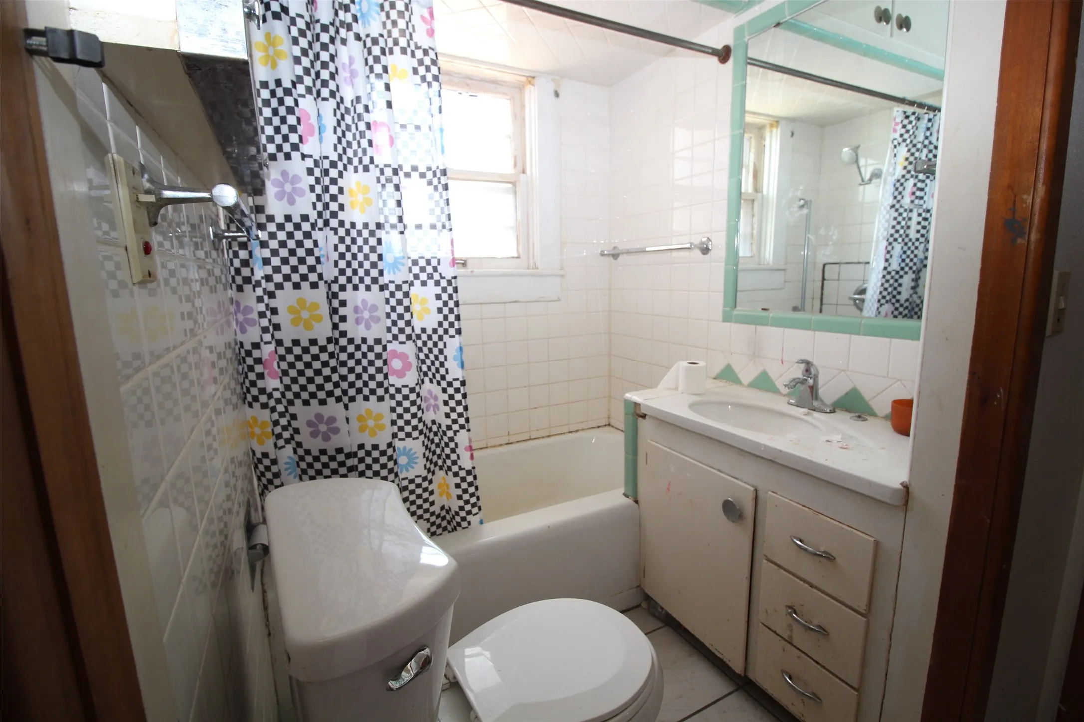 Single Family Residence For Sale in Knox County , 410 N Munday Avenue, Munday, Texas 76371, 3 Bedroom, 2 Bathroom, 2 Garage spaces, 1,978 Sqft, built in 1950, mls#21318950, Real Estate Agent in Munday, Homes For Sale in Knox county, Homes For Sale in Munday, Realtor in Munday Texas, Real Estate Brokerage Independent Realty Texas, Luminita Cordes Realtor
