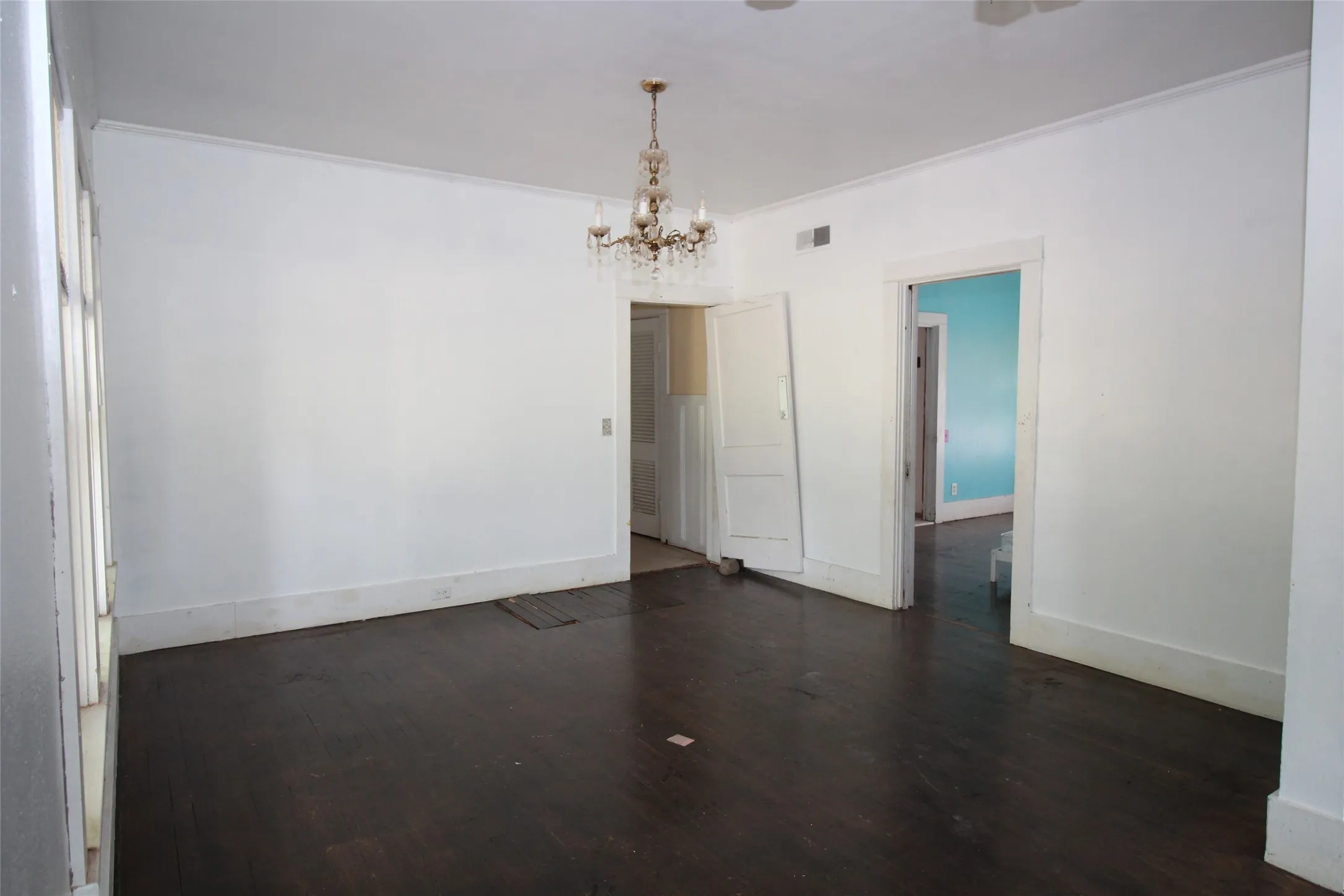 Single Family Residence For Sale in Knox County , 410 N Munday Avenue, Munday, Texas 76371, 3 Bedroom, 2 Bathroom, 2 Garage spaces, 1,978 Sqft, built in 1950, mls#21318950, Real Estate Agent in Munday, Homes For Sale in Knox county, Homes For Sale in Munday, Realtor in Munday Texas, Real Estate Brokerage Independent Realty Texas, Luminita Cordes Realtor