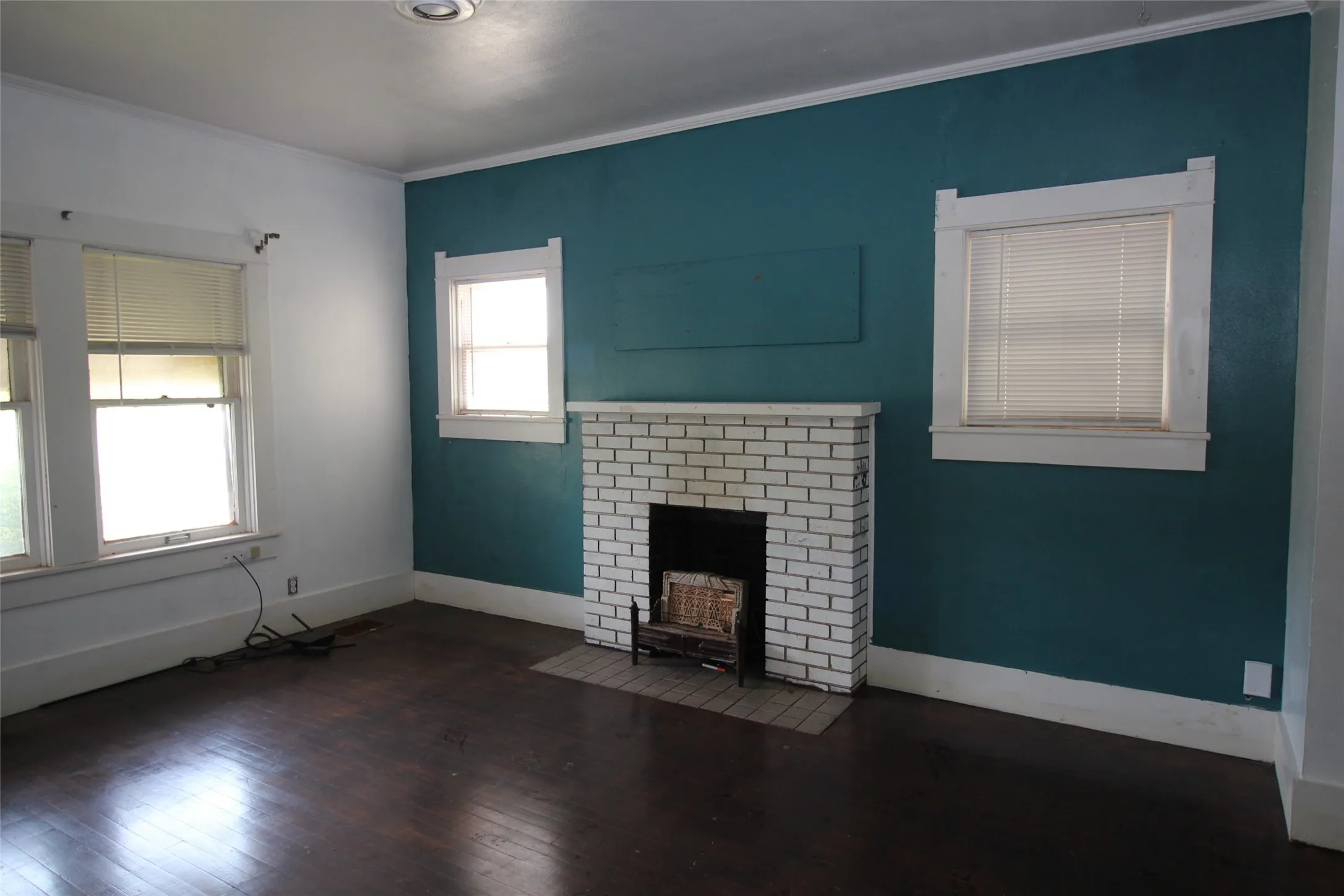 Single Family Residence For Sale in Knox County , 410 N Munday Avenue, Munday, Texas 76371, 3 Bedroom, 2 Bathroom, 2 Garage spaces, 1,978 Sqft, built in 1950, mls#21318950, Real Estate Agent in Munday, Homes For Sale in Knox county, Homes For Sale in Munday, Realtor in Munday Texas, Real Estate Brokerage Independent Realty Texas, Luminita Cordes Realtor