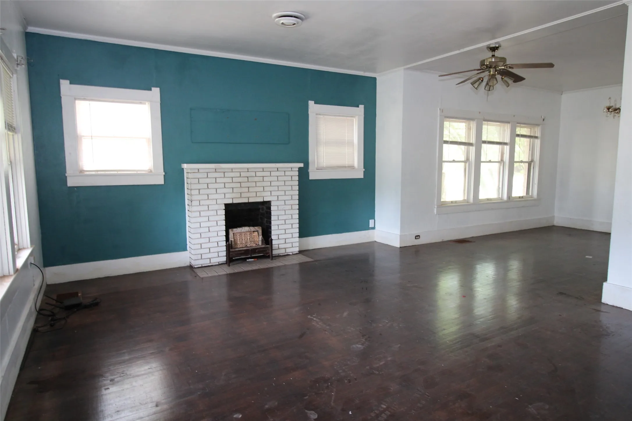 Single Family Residence For Sale in Knox County , 410 N Munday Avenue, Munday, Texas 76371, 3 Bedroom, 2 Bathroom, 2 Garage spaces, 1,978 Sqft, built in 1950, mls#21318950, Real Estate Agent in Munday, Homes For Sale in Knox county, Homes For Sale in Munday, Realtor in Munday Texas, Real Estate Brokerage Independent Realty Texas, Luminita Cordes Realtor