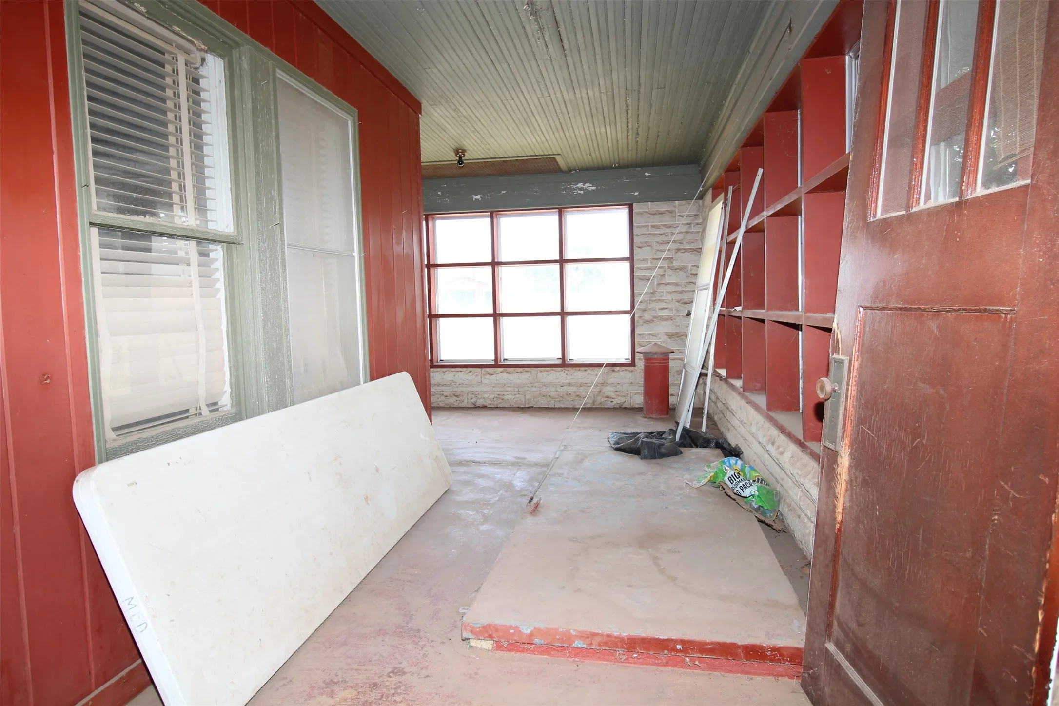 Single Family Residence For Sale in Knox County , 410 N Munday Avenue, Munday, Texas 76371, 3 Bedroom, 2 Bathroom, 2 Garage spaces, 1,978 Sqft, built in 1950, mls#21318950, Real Estate Agent in Munday, Homes For Sale in Knox county, Homes For Sale in Munday, Realtor in Munday Texas, Real Estate Brokerage Independent Realty Texas, Luminita Cordes Realtor