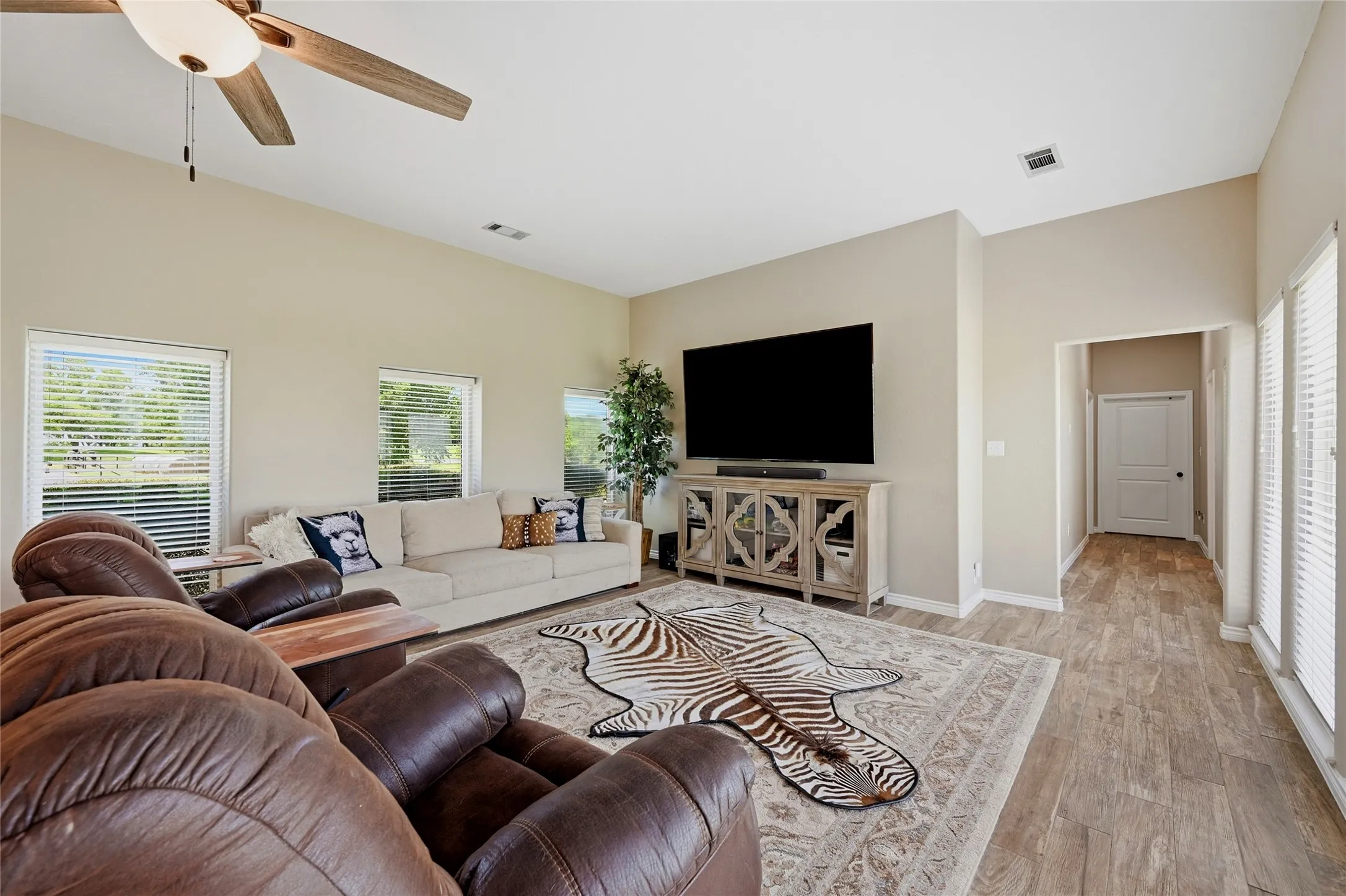 Single Family Residence For Sale in Grayson County , 1316 Tate Circle, Sherman, Texas 75090, 5 Bedroom, 4 Bathroom, 2 Garage spaces, 3,497 Sqft, built in 1989, mls#21317209, Real Estate Agent in Sherman, Homes For Sale in Grayson county, Homes For Sale in Sherman, Realtor in Sherman Texas, Real Estate Brokerage Independent Realty Texas, Luminita Cordes Realtor