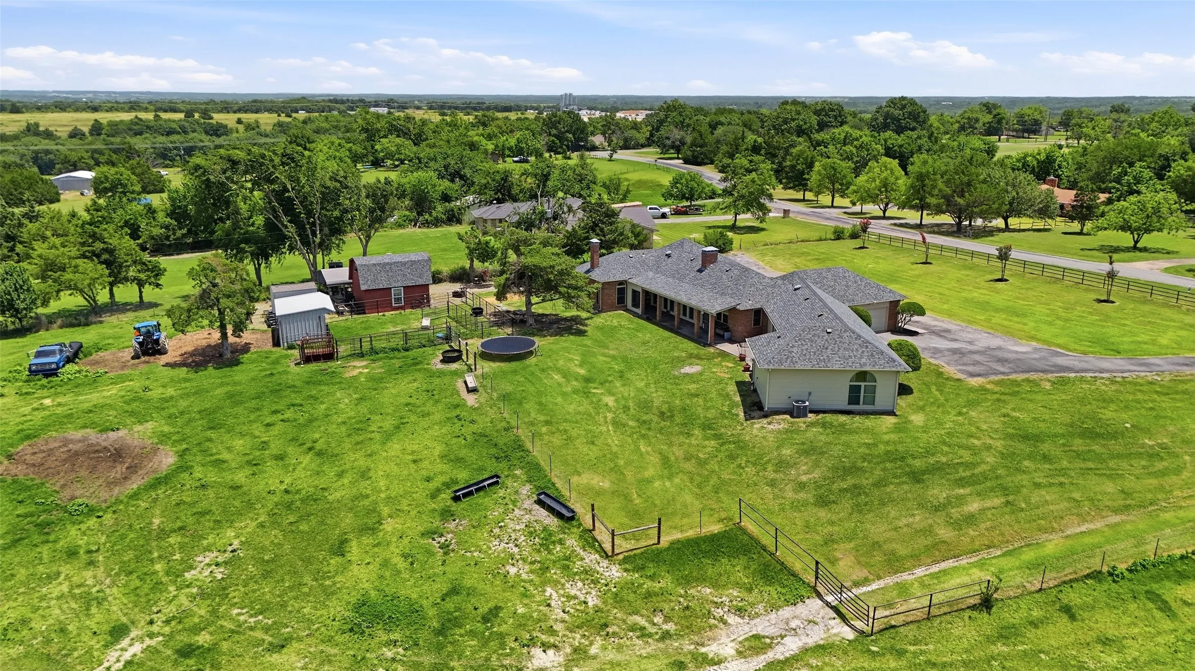 Single Family Residence For Sale in Grayson County , 1316 Tate Circle, Sherman, Texas 75090, 5 Bedroom, 4 Bathroom, 2 Garage spaces, 3,497 Sqft, built in 1989, mls#21317209, Real Estate Agent in Sherman, Homes For Sale in Grayson county, Homes For Sale in Sherman, Realtor in Sherman Texas, Real Estate Brokerage Independent Realty Texas, Luminita Cordes Realtor