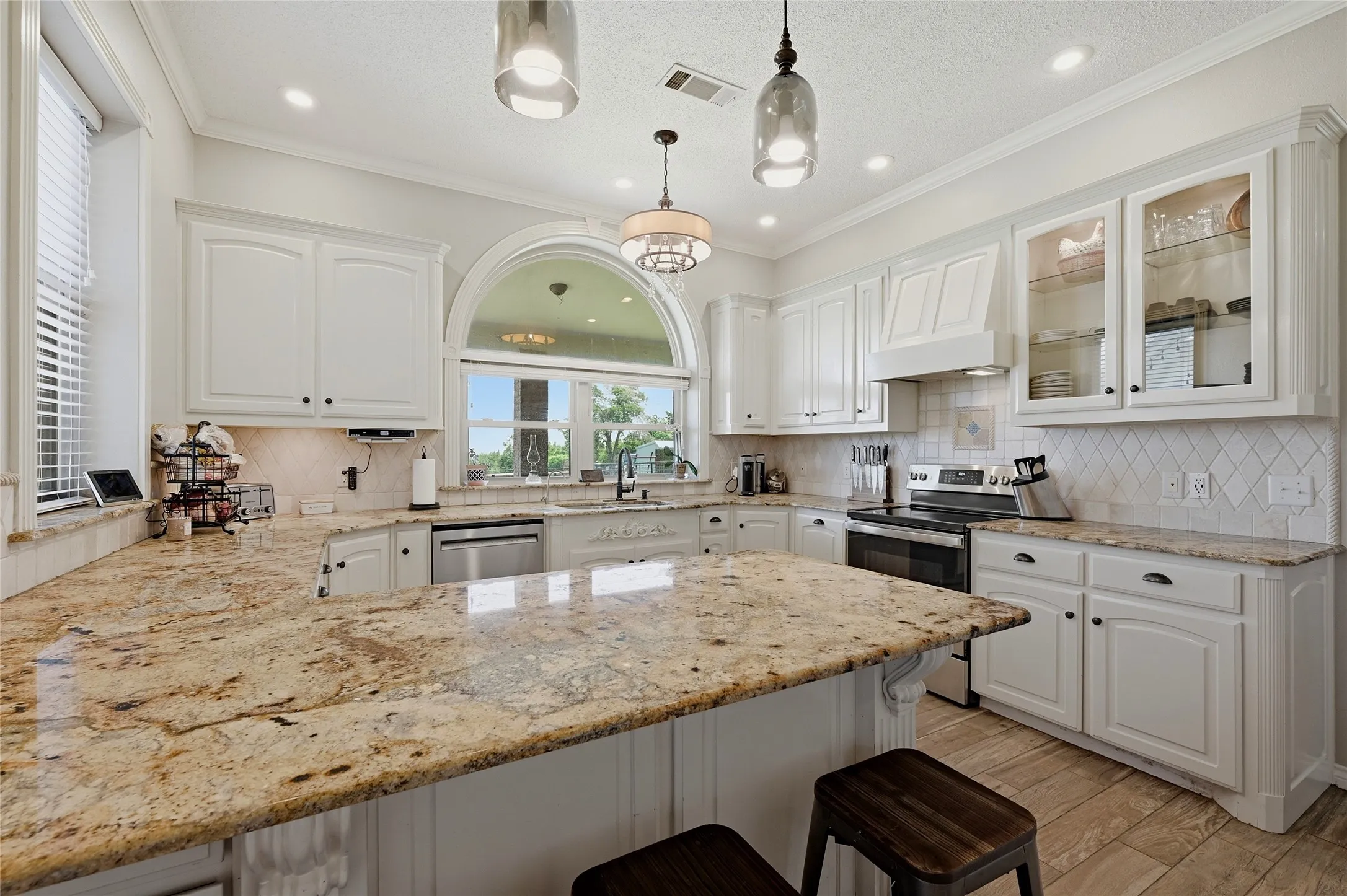Single Family Residence For Sale in Grayson County , 1316 Tate Circle, Sherman, Texas 75090, 5 Bedroom, 4 Bathroom, 2 Garage spaces, 3,497 Sqft, built in 1989, mls#21317209, Real Estate Agent in Sherman, Homes For Sale in Grayson county, Homes For Sale in Sherman, Realtor in Sherman Texas, Real Estate Brokerage Independent Realty Texas, Luminita Cordes Realtor