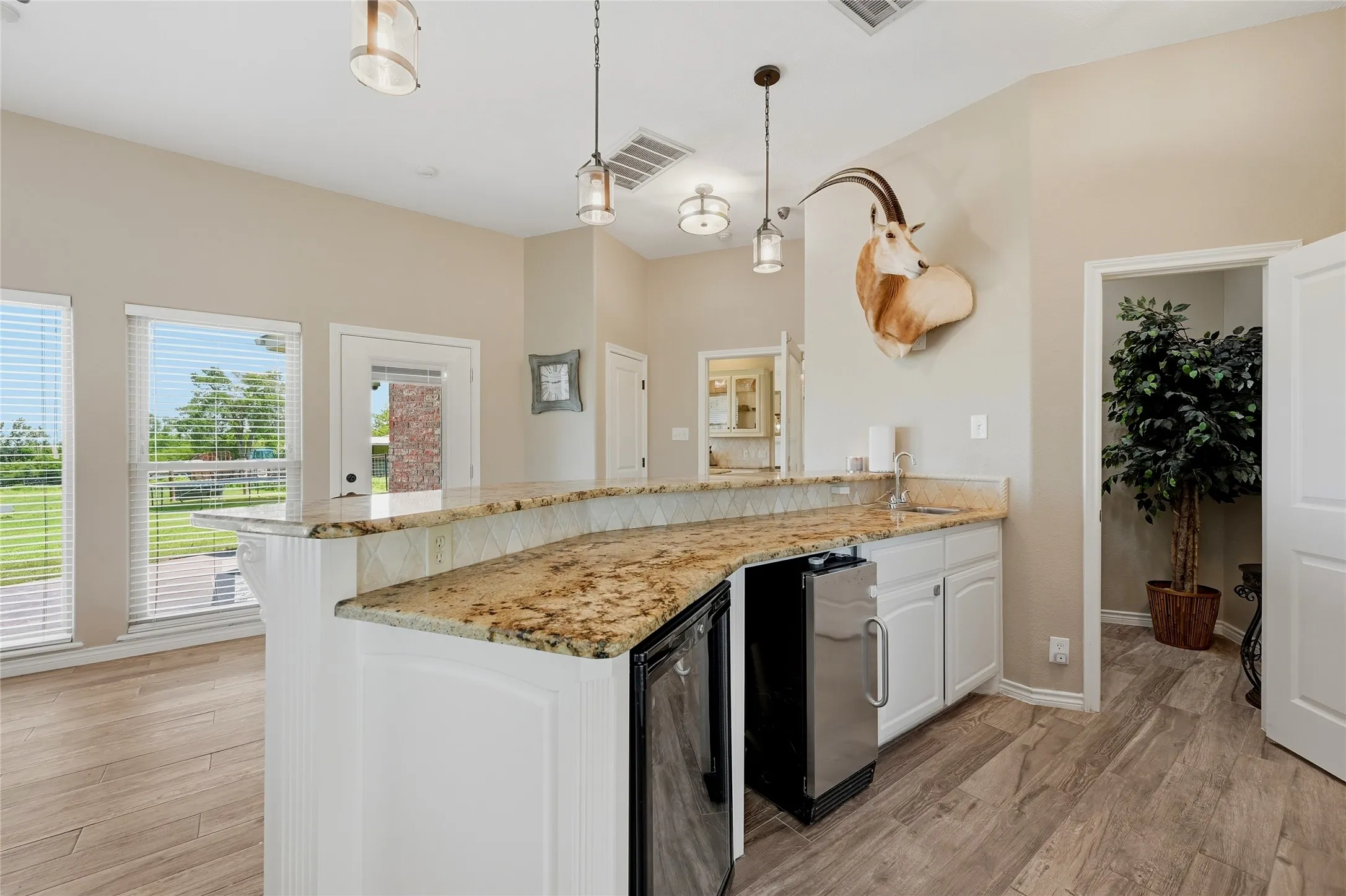Single Family Residence For Sale in Grayson County , 1316 Tate Circle, Sherman, Texas 75090, 5 Bedroom, 4 Bathroom, 2 Garage spaces, 3,497 Sqft, built in 1989, mls#21317209, Real Estate Agent in Sherman, Homes For Sale in Grayson county, Homes For Sale in Sherman, Realtor in Sherman Texas, Real Estate Brokerage Independent Realty Texas, Luminita Cordes Realtor